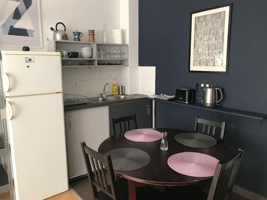 Practical two bedroom APT near Corvin