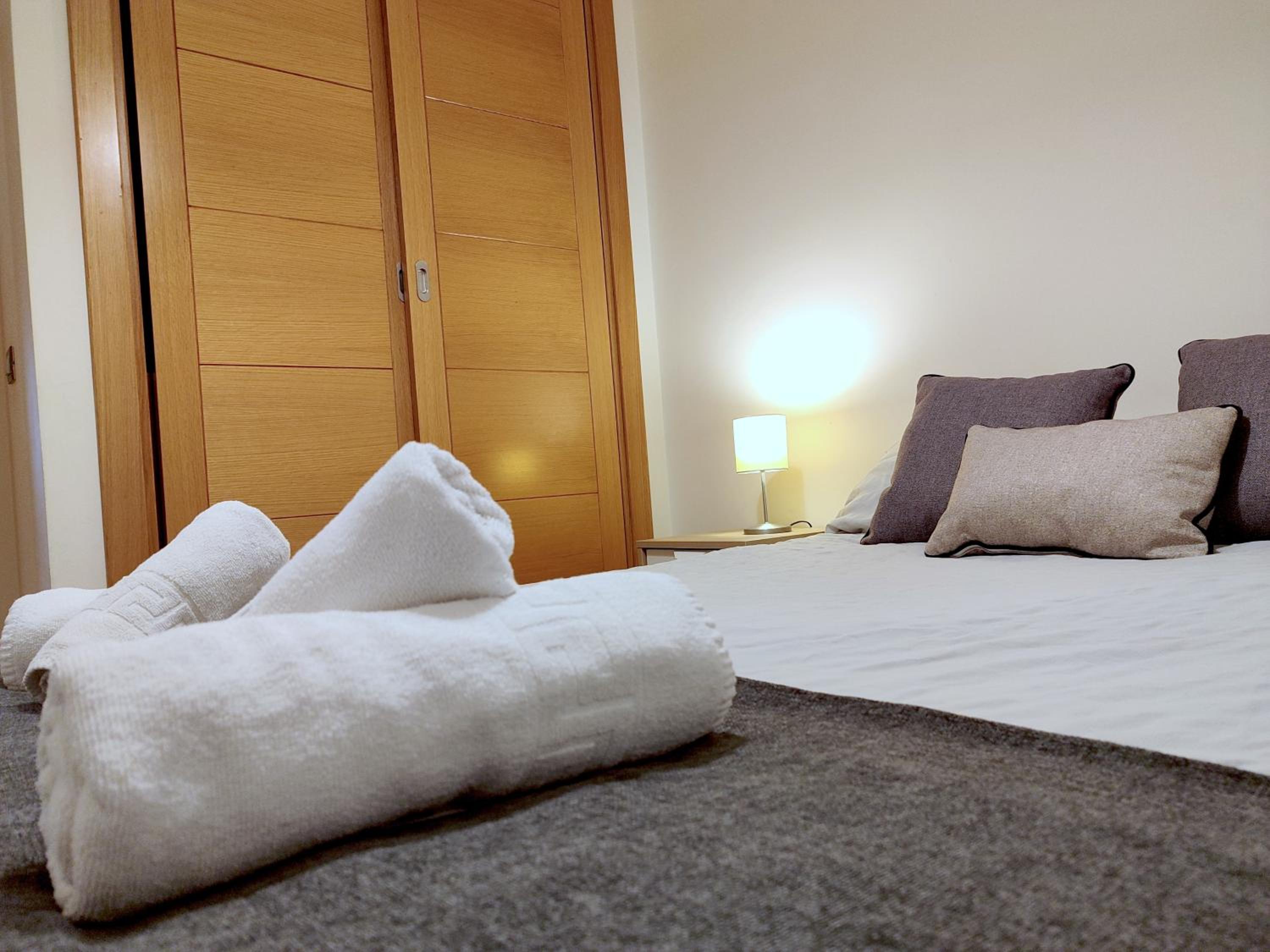 CT28 Relax by the beach (free parking and pool)