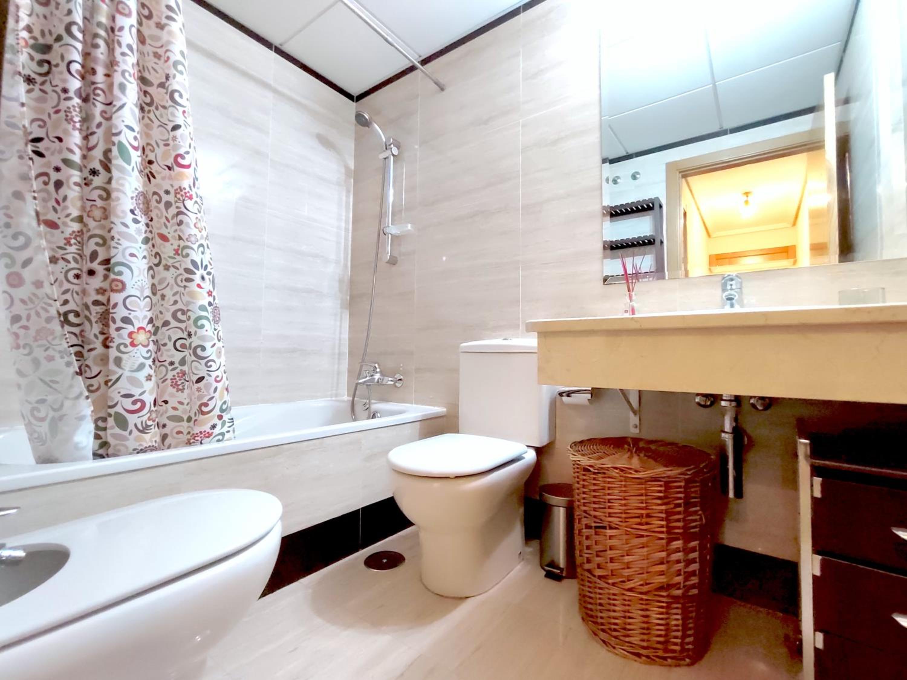CT28 Relax by the beach (free parking and pool)
