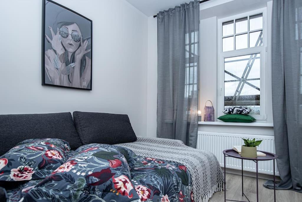 Spacious 1 room flat near public transportation view 2