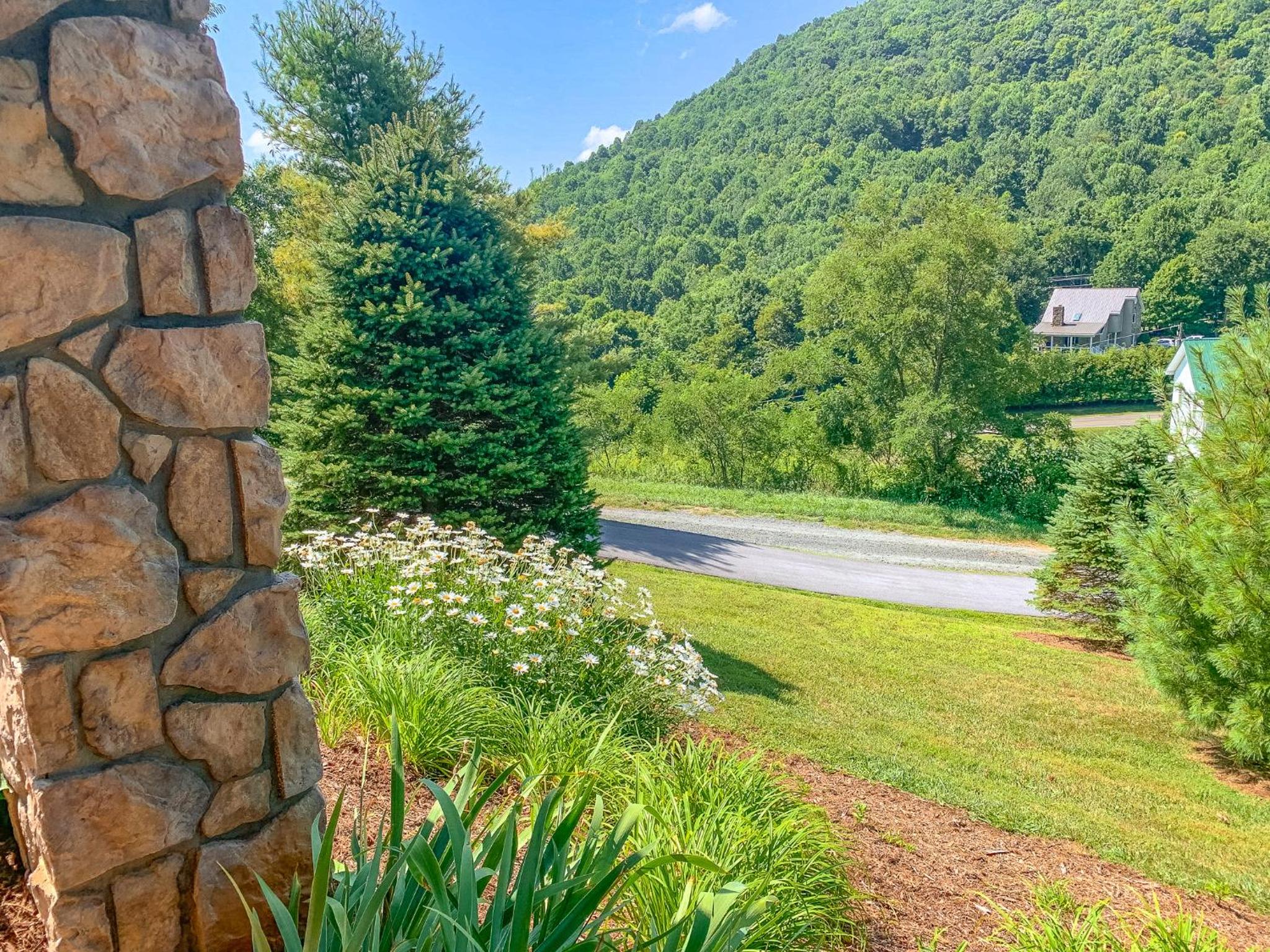 Bluff Mountain Retreat view 5