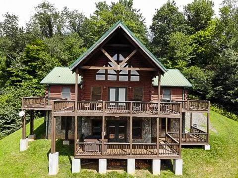 Dream Mountain Lodge