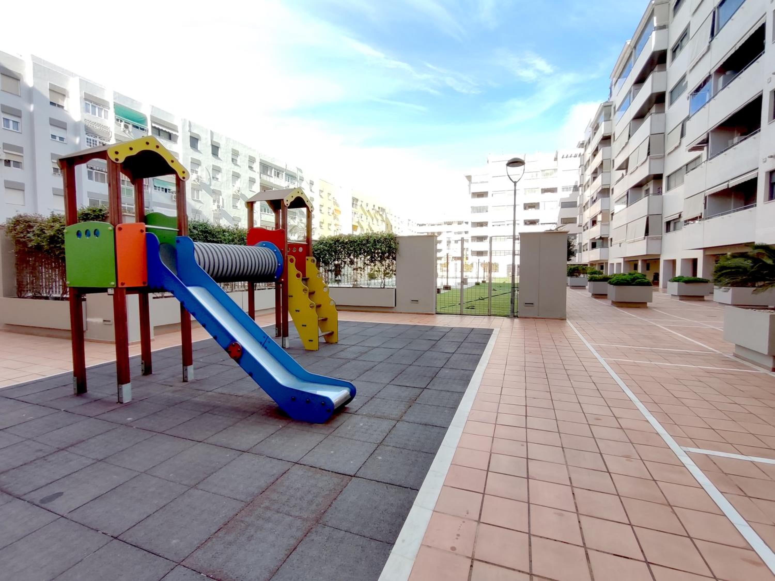 CT28 Relax by the beach (free parking and pool)