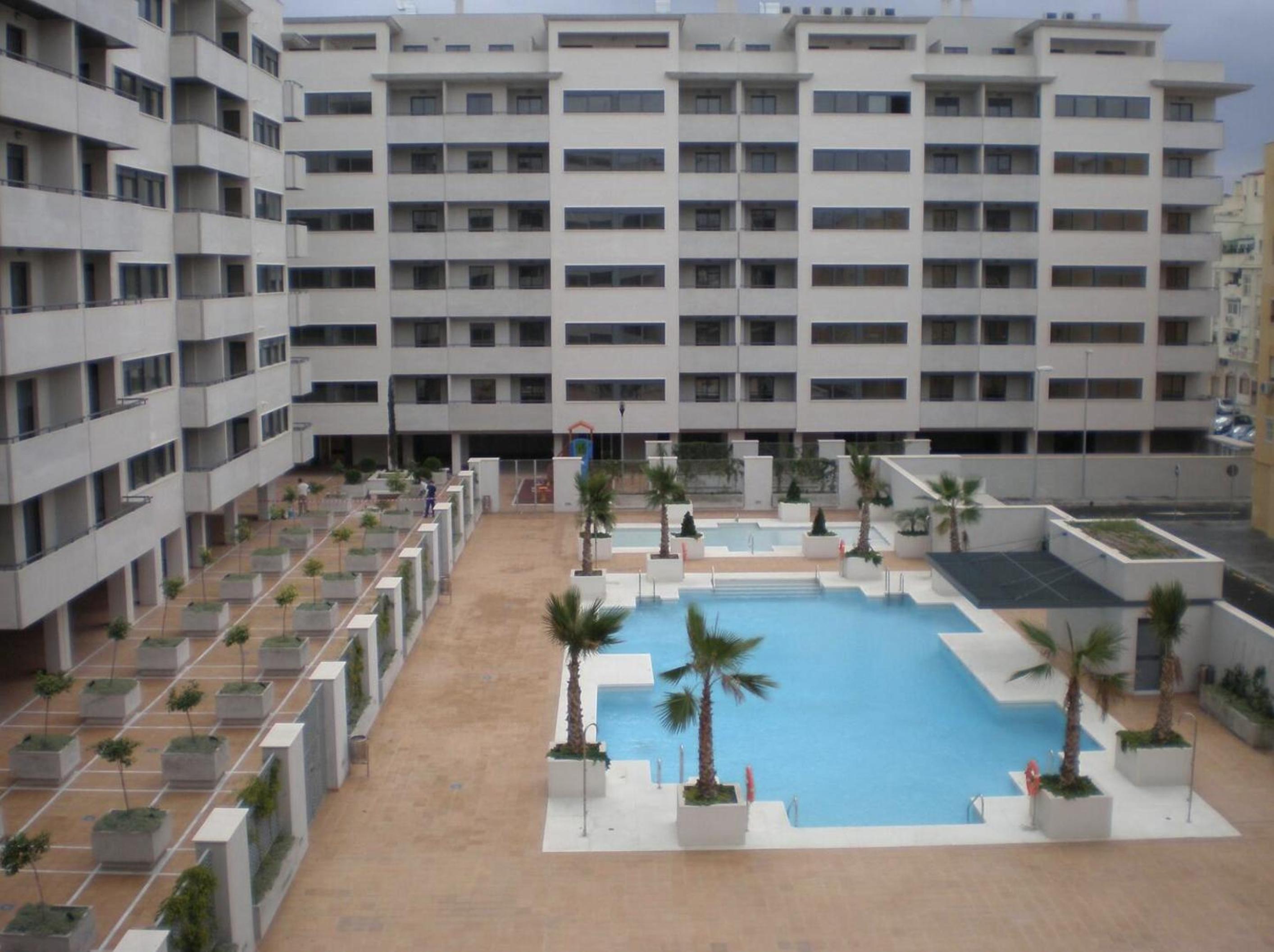 CT28 Relax by the beach (free parking and pool)
