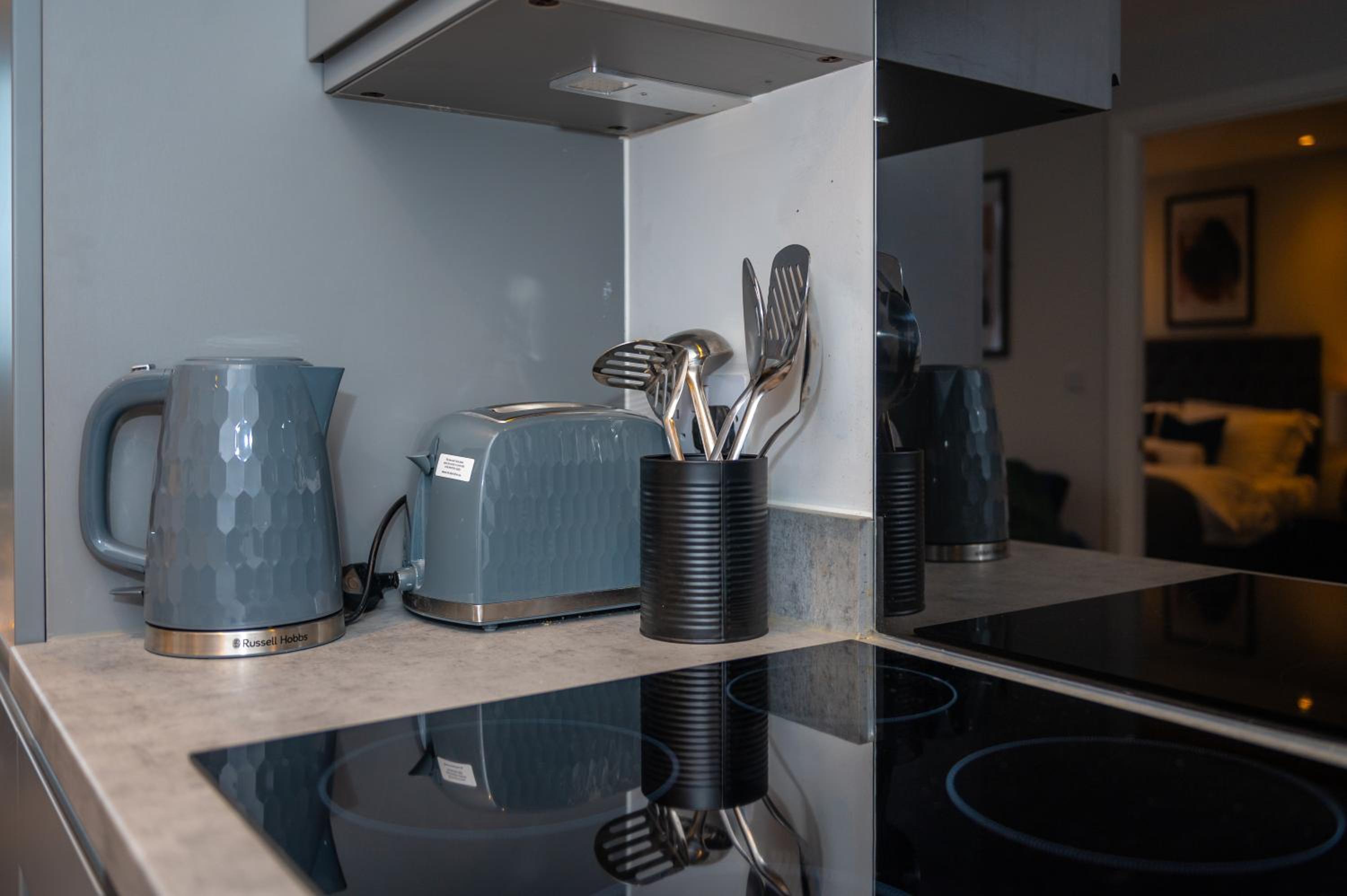 City Cosy 1 bed - Perfect for Long Stays By Valore Property Services view 4