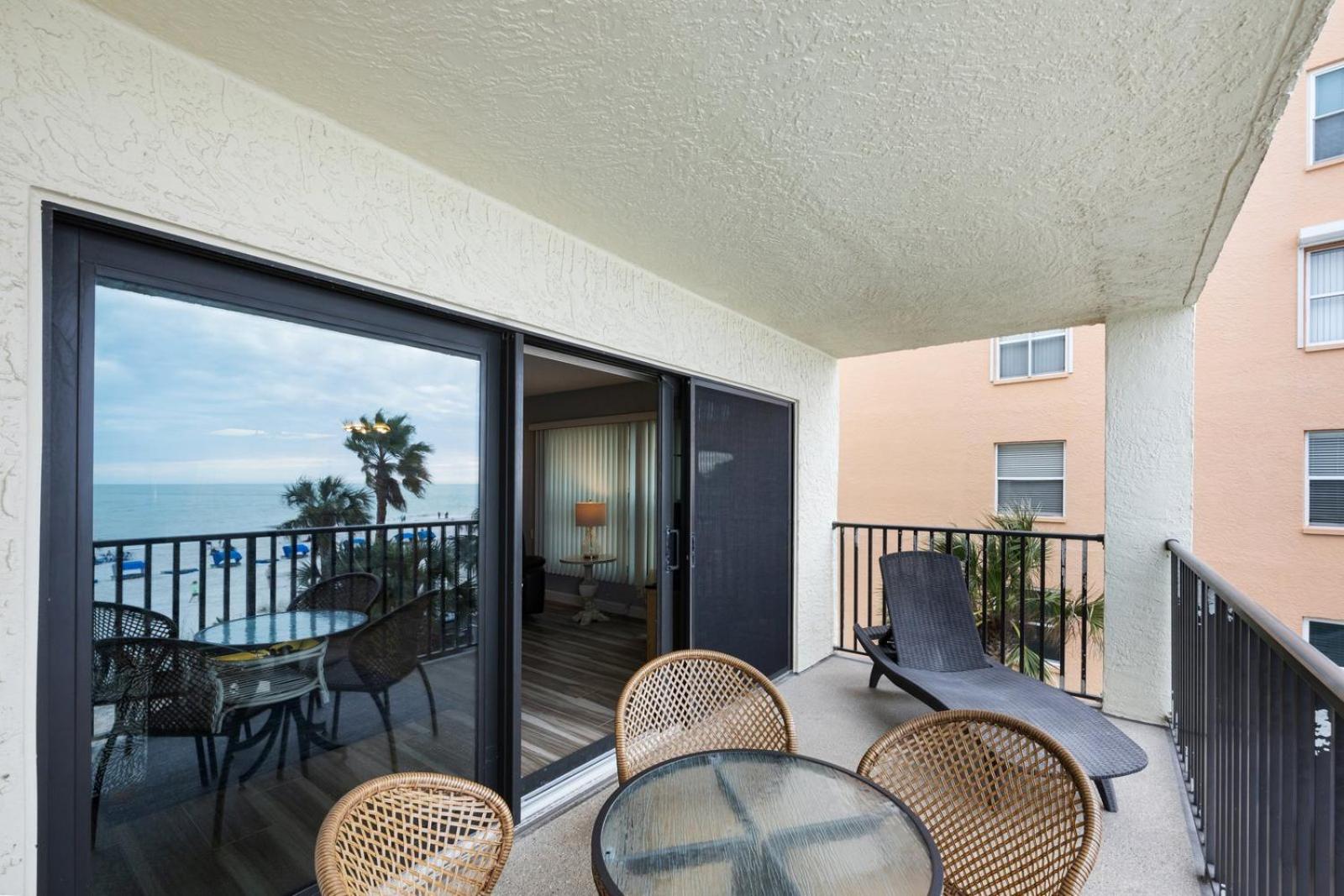 Direct Beachfront Balcony - Sandy Shores #201