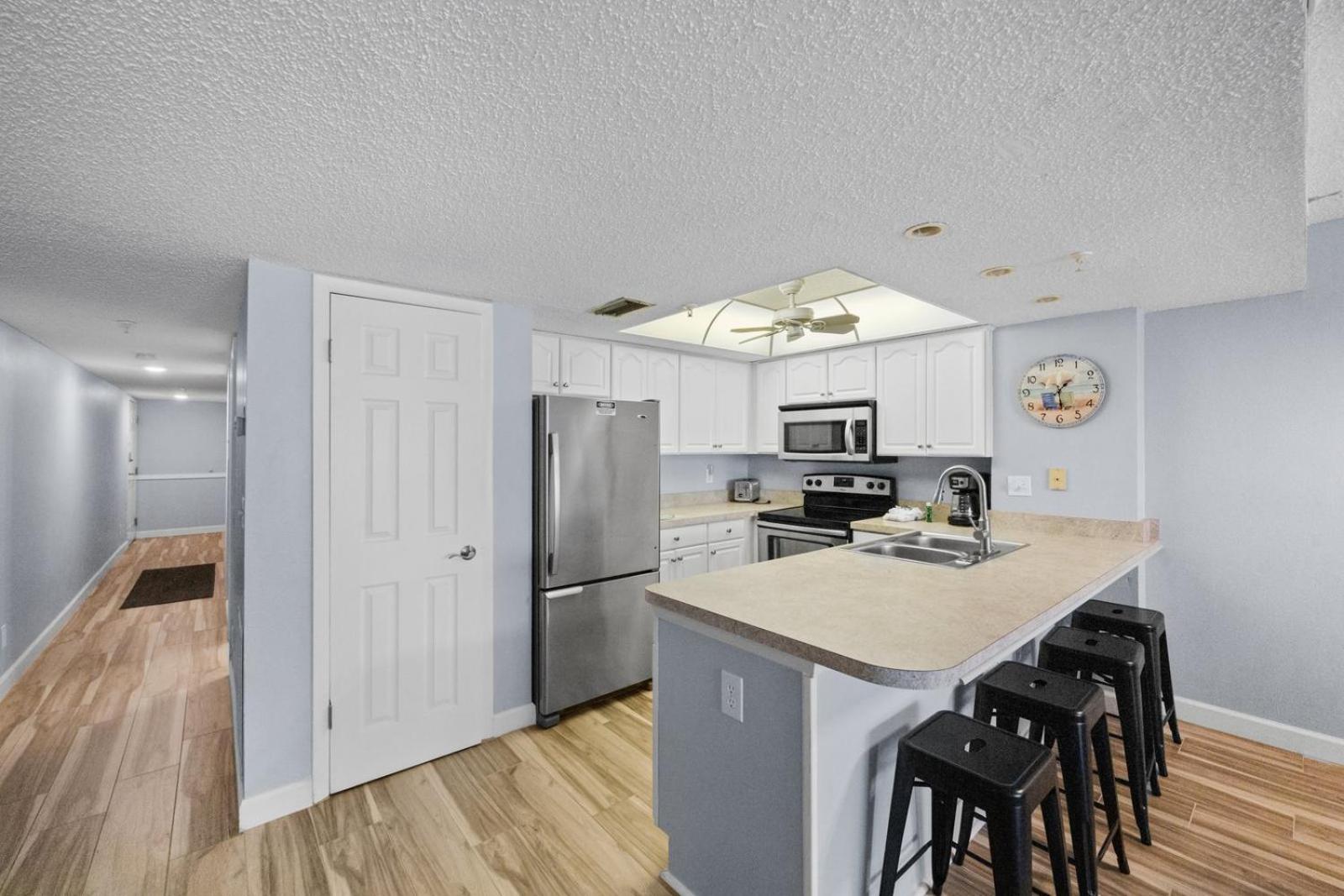 Direct Beachfront Balcony - Sandy Shores #201
