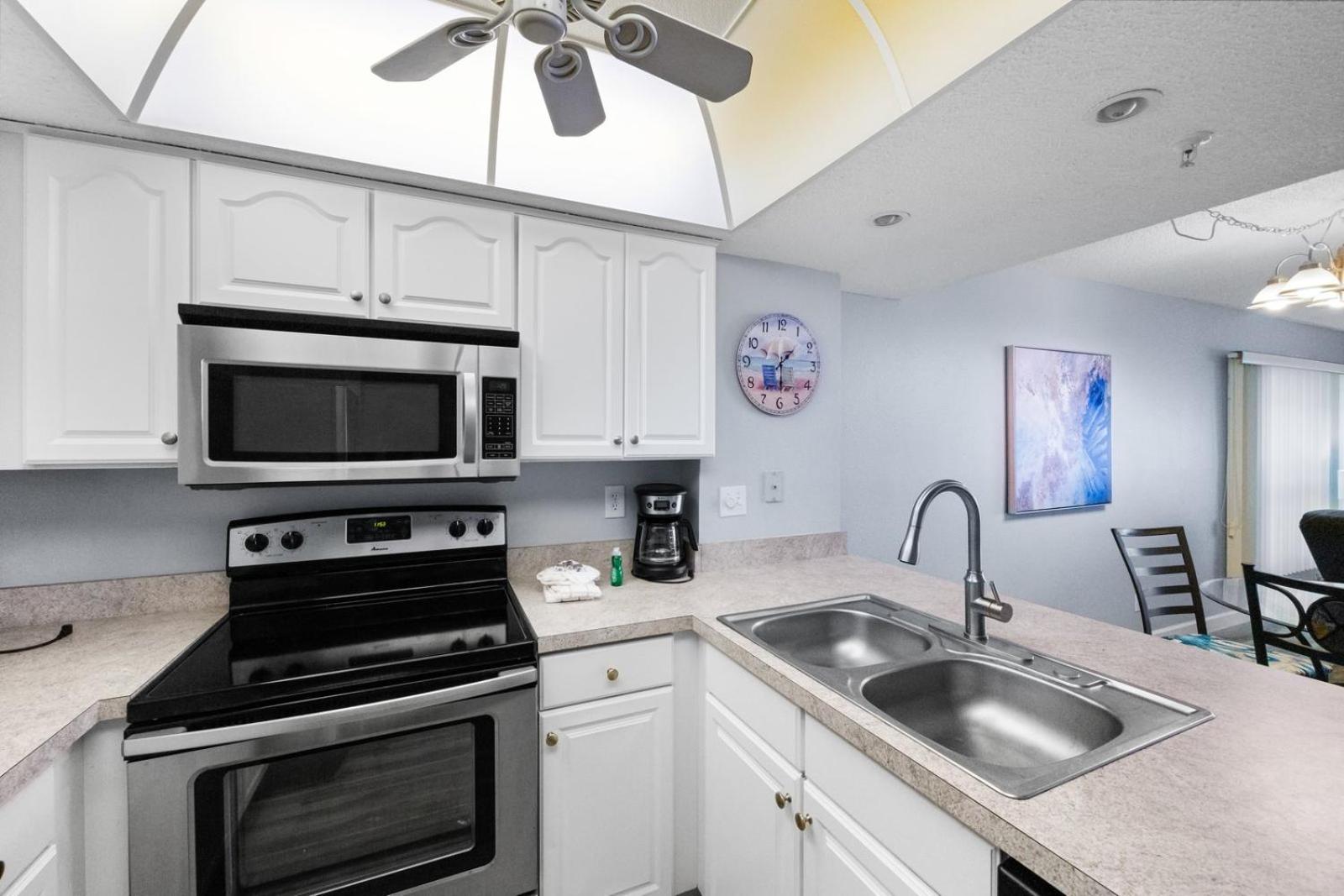 Direct Beachfront Balcony - Sandy Shores #201