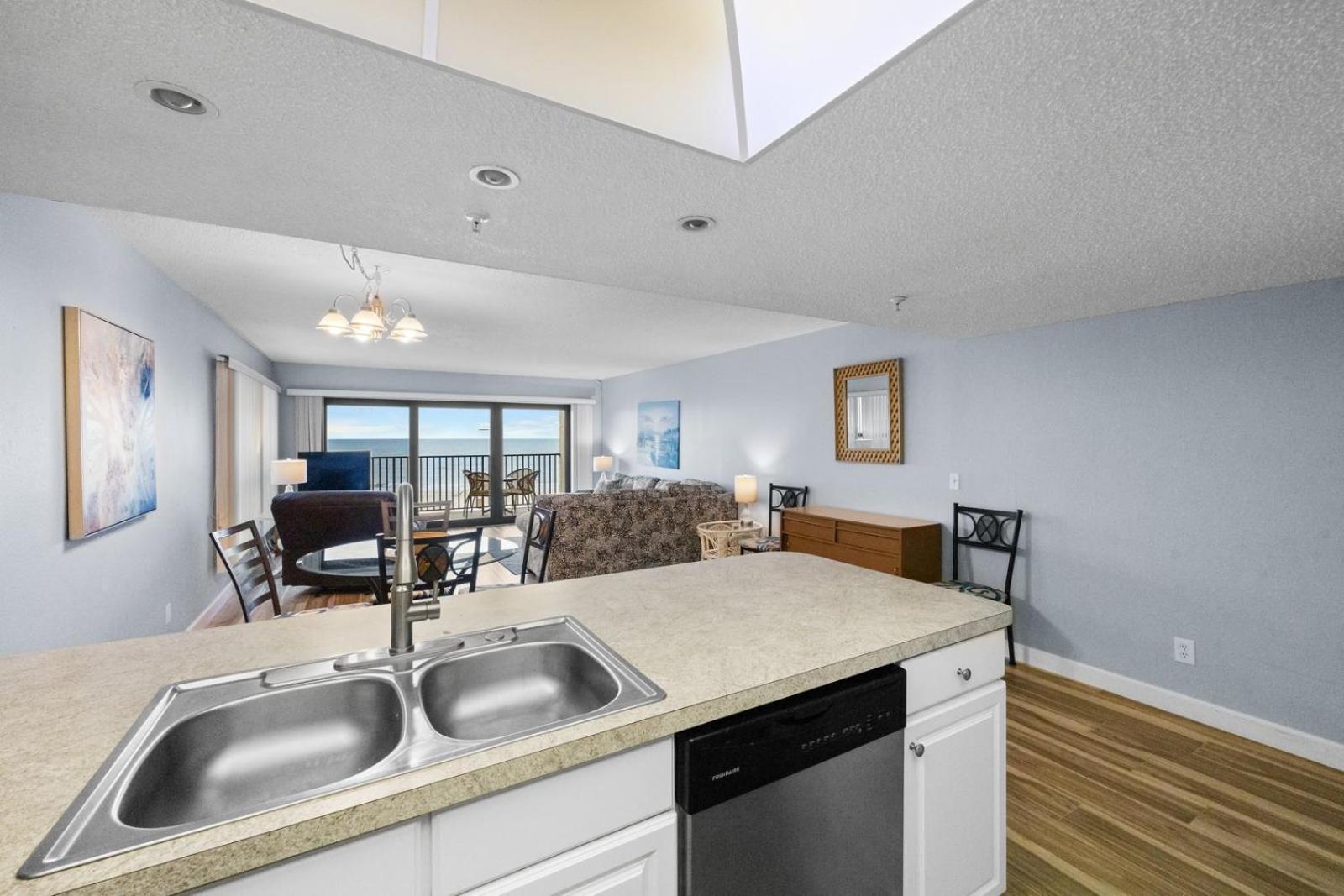 Direct Beachfront Balcony - Sandy Shores #201