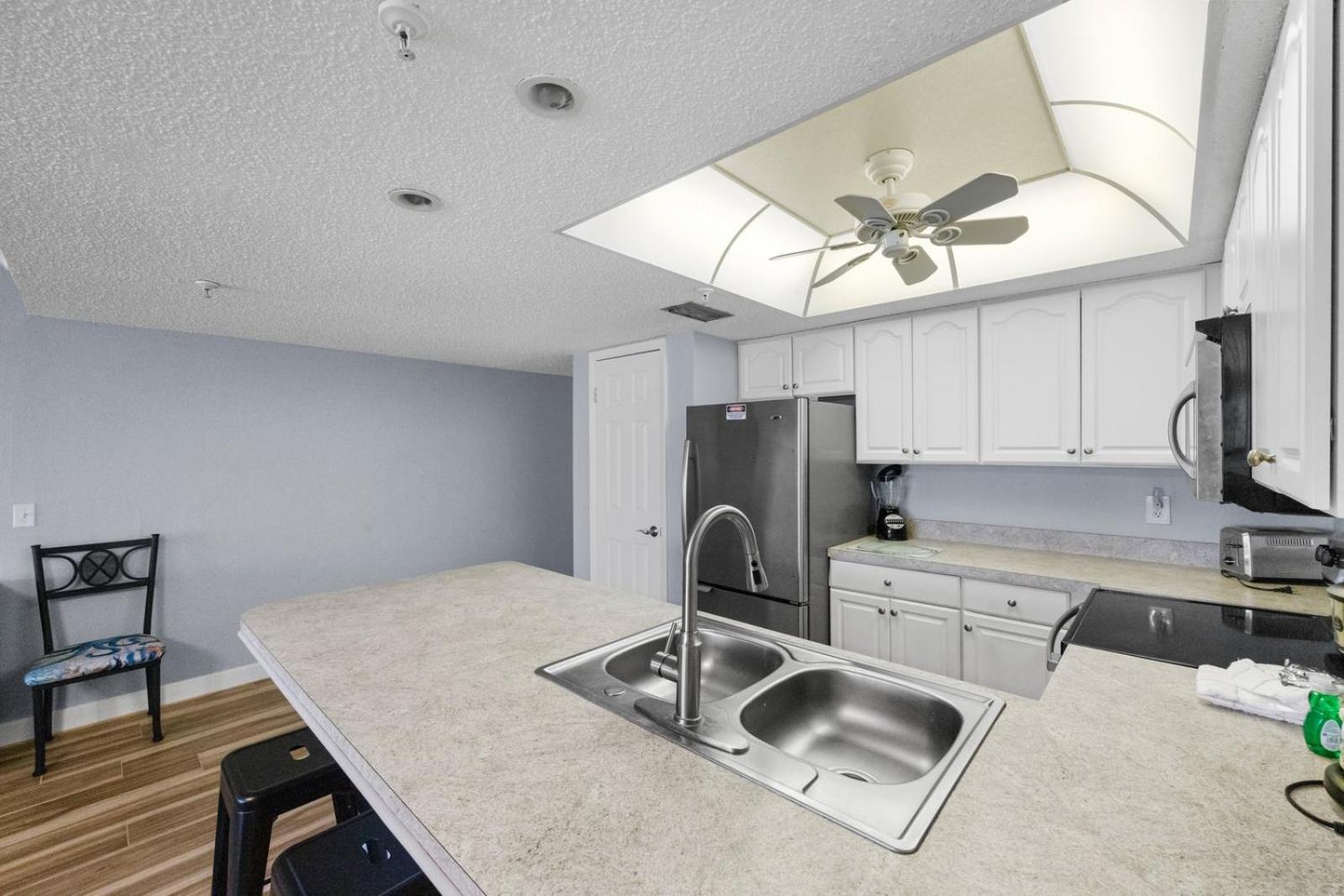 Direct Beachfront Balcony - Sandy Shores #201