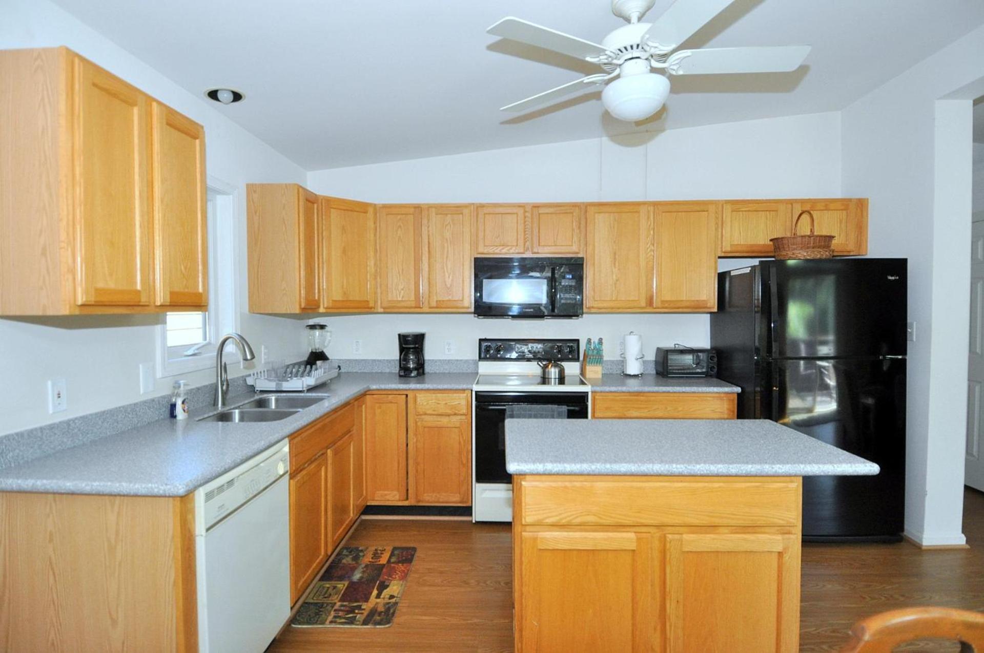 Cacapon Connected - Wifi, Fire Pit, Game Room, King Bed, Deck, Grill, Fireplace, Pet Friendly, Garage for mountain bike storage view 3
