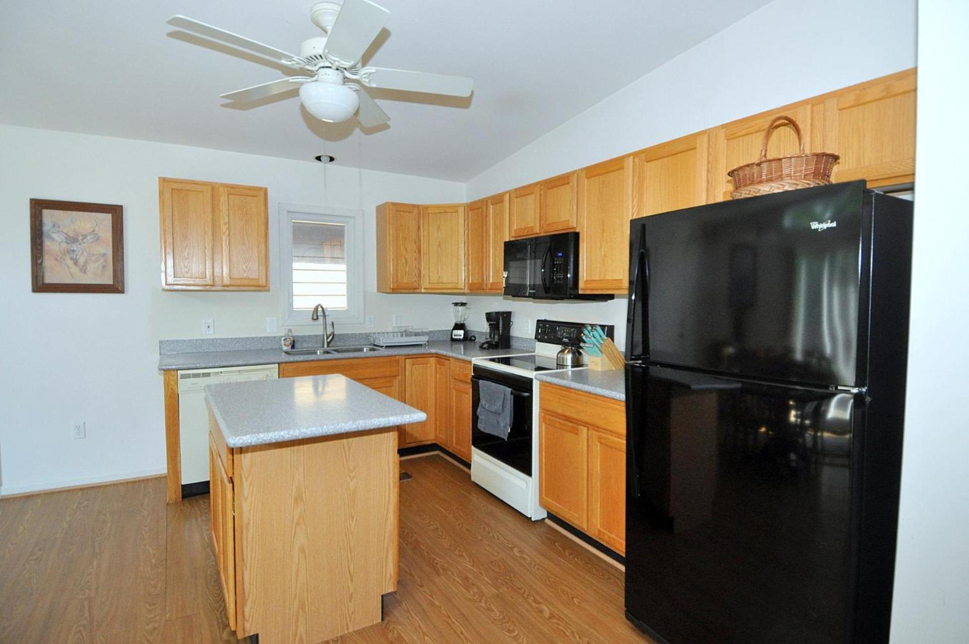 Cacapon Connected - Wifi, Fire Pit, Game Room, King Bed, Deck, Grill, Fireplace, Pet Friendly, Garage for mountain bike storage view 4