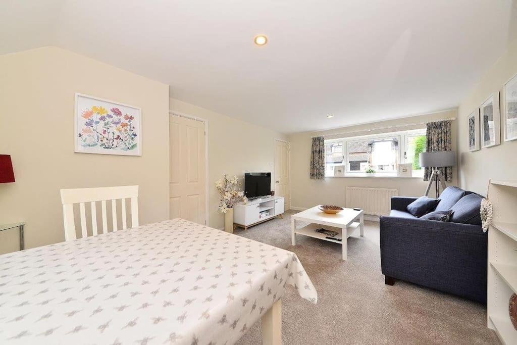 Quaint Victorian Coach House in village location view 4