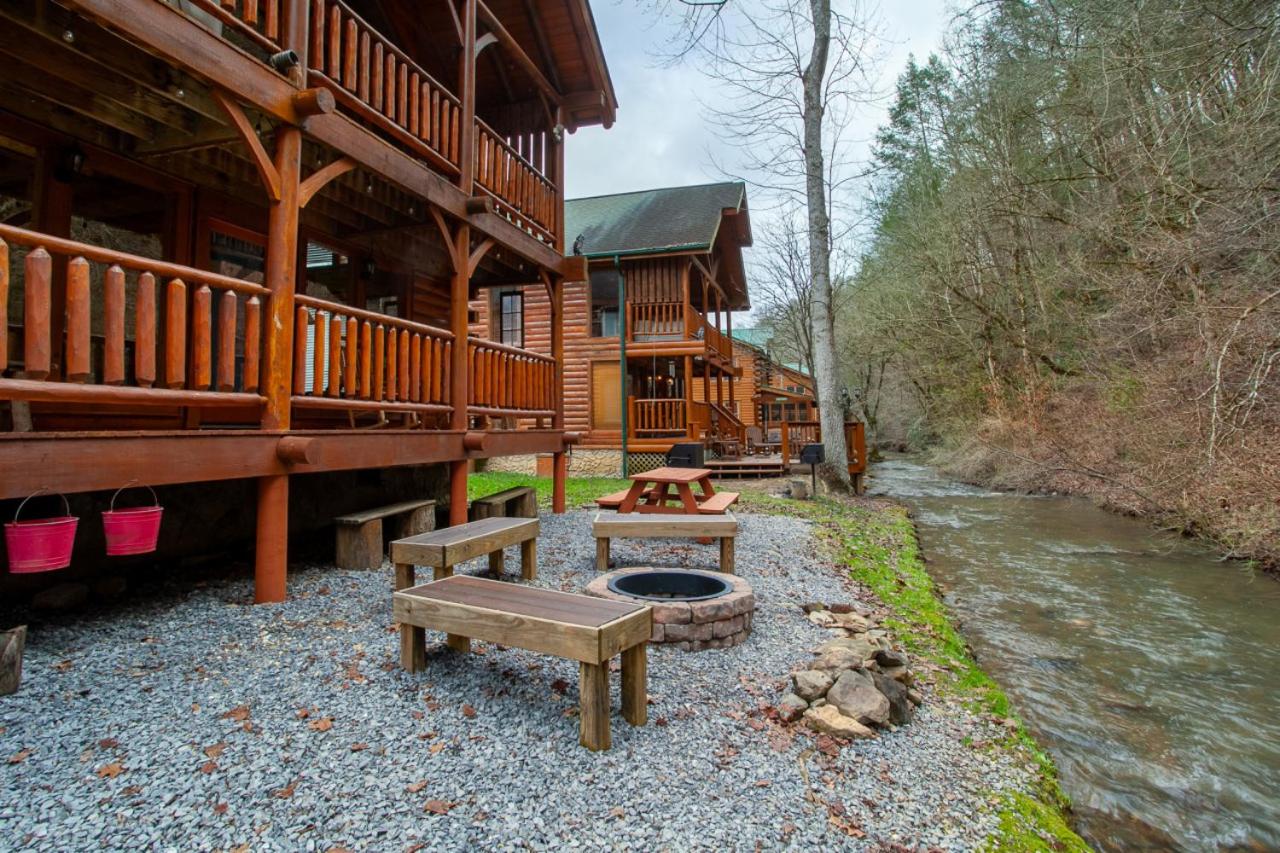 Dream on the Stream HotTub PoolTable FirePit MORE