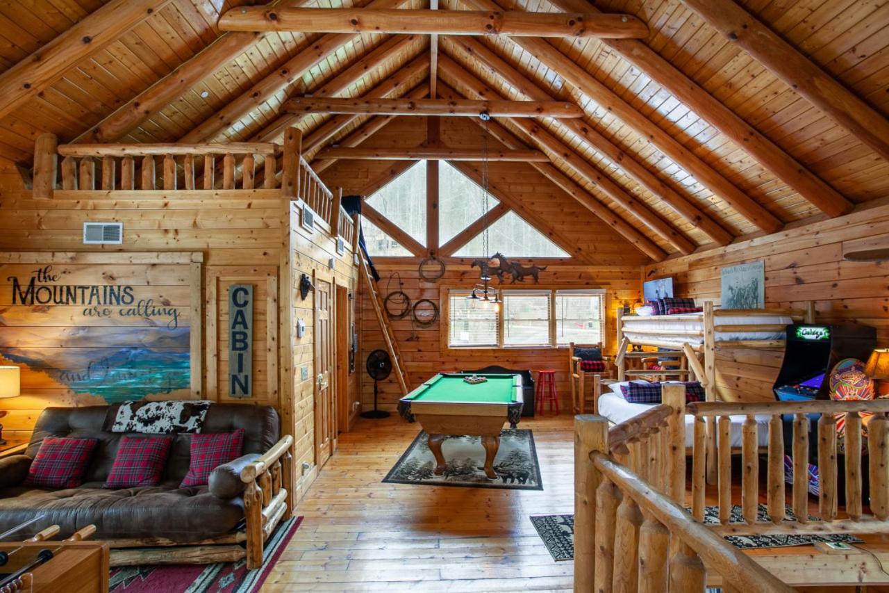 Dream on the Stream HotTub PoolTable FirePit MORE