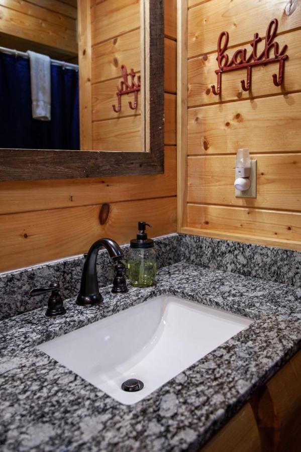 Dream on the Stream HotTub PoolTable FirePit MORE