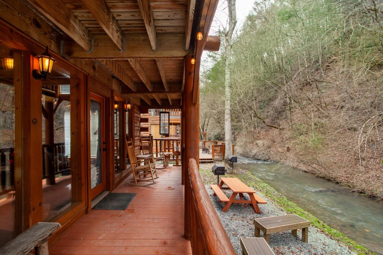 Dream on the Stream HotTub PoolTable FirePit MORE