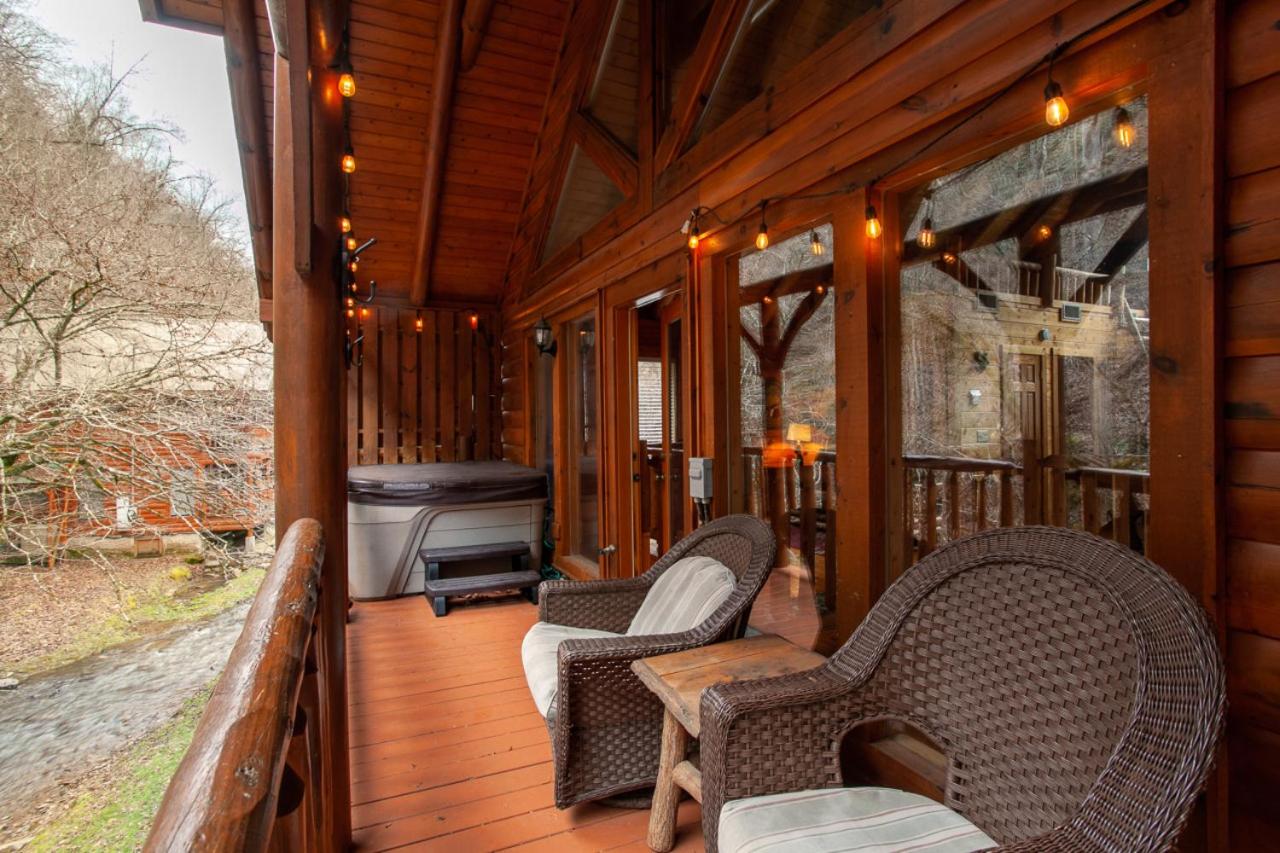 Dream on the Stream HotTub PoolTable FirePit MORE
