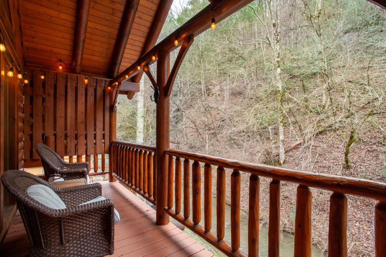 Dream on the Stream HotTub PoolTable FirePit MORE