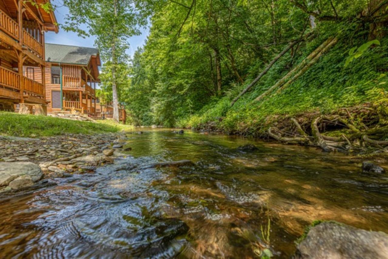 Dream on the Stream HotTub PoolTable FirePit MORE
