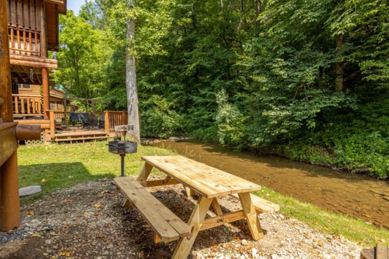 Dream on the Stream HotTub PoolTable FirePit MORE
