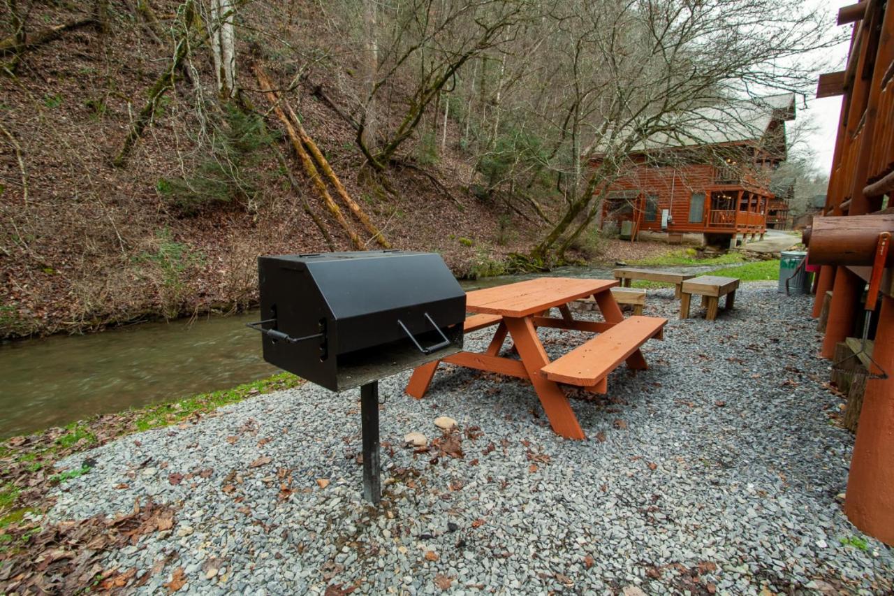 Dream on the Stream HotTub PoolTable FirePit MORE