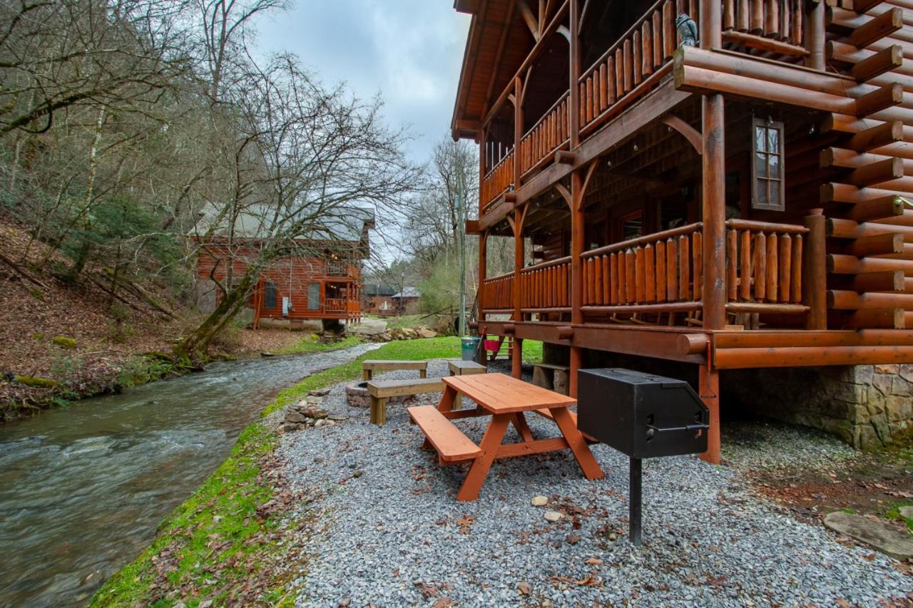 Dream on the Stream HotTub PoolTable FirePit MORE