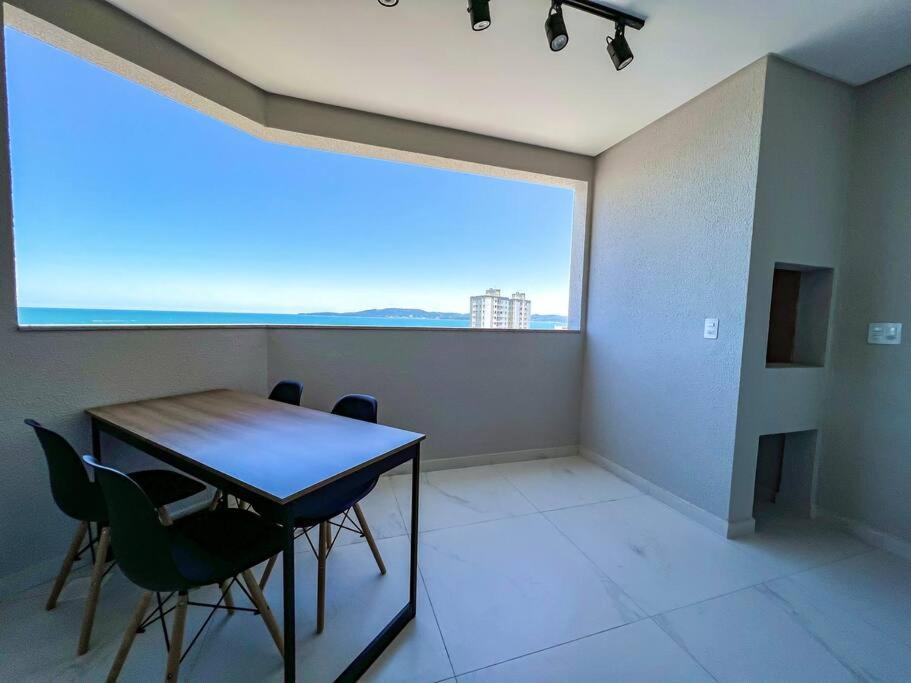 Apartamento em itapema com maravilhosa vista mar