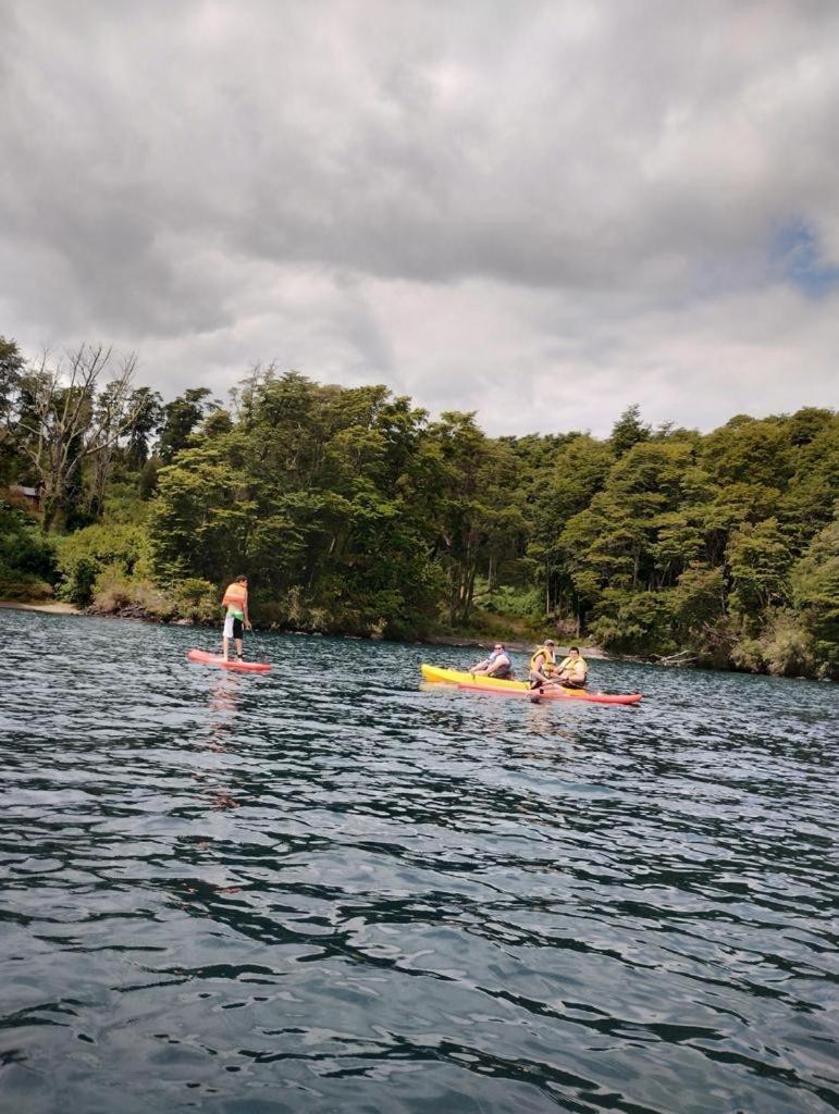 2 Cabañas y Quincho con Orilla a Lago Privado, Ensenada Camino Cascadas