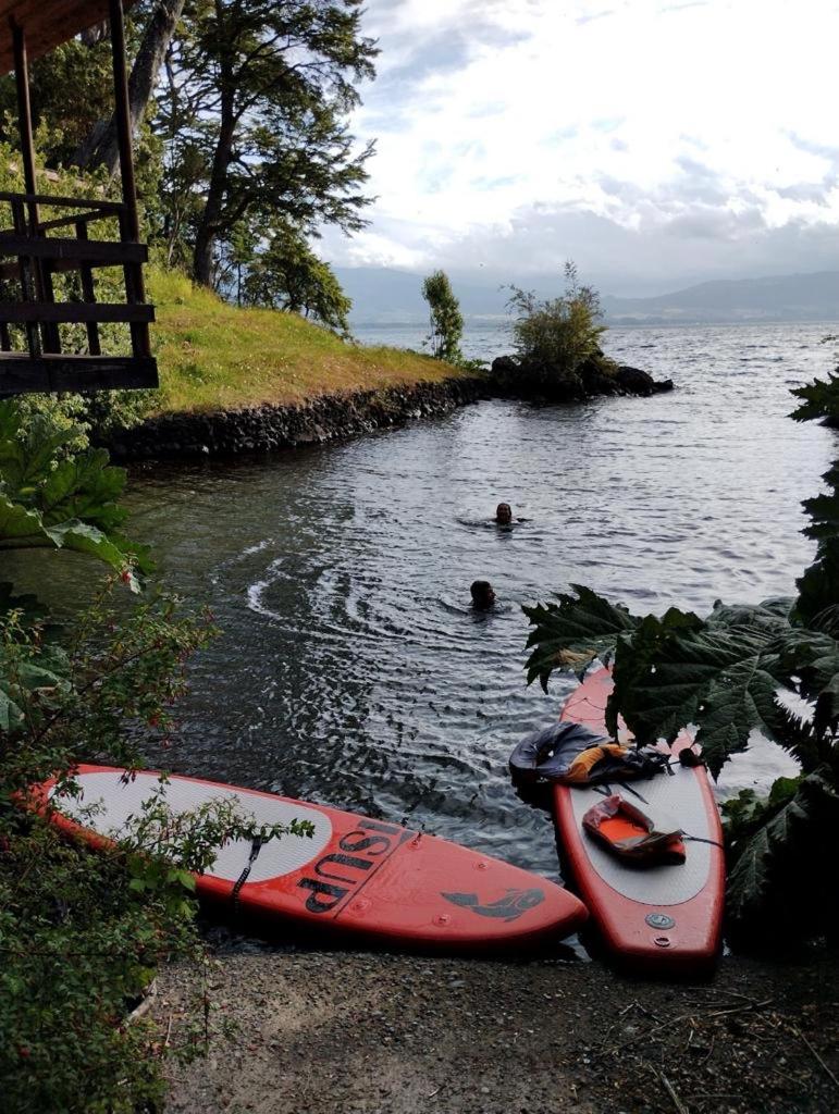 2 Cabañas y Quincho con Orilla a Lago Privado, Ensenada Camino Cascadas