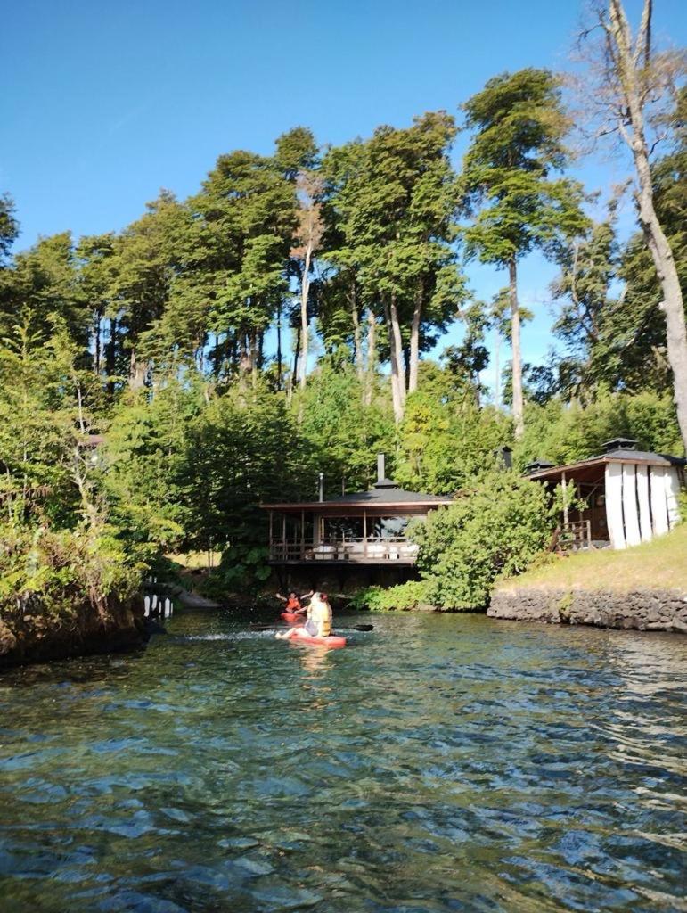 2 Cabañas y Quincho con Orilla a Lago Privado, Ensenada Camino Cascadas