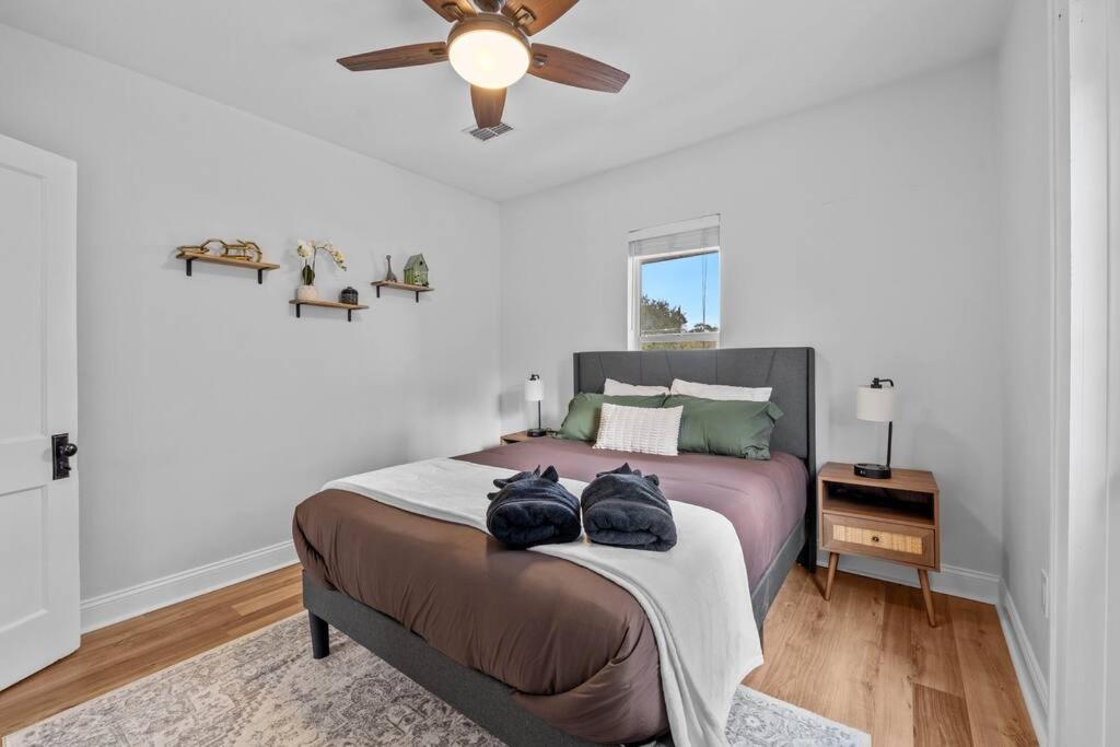Spacious Modern Farmhouse w/ Private Patio & BBQ! view 3