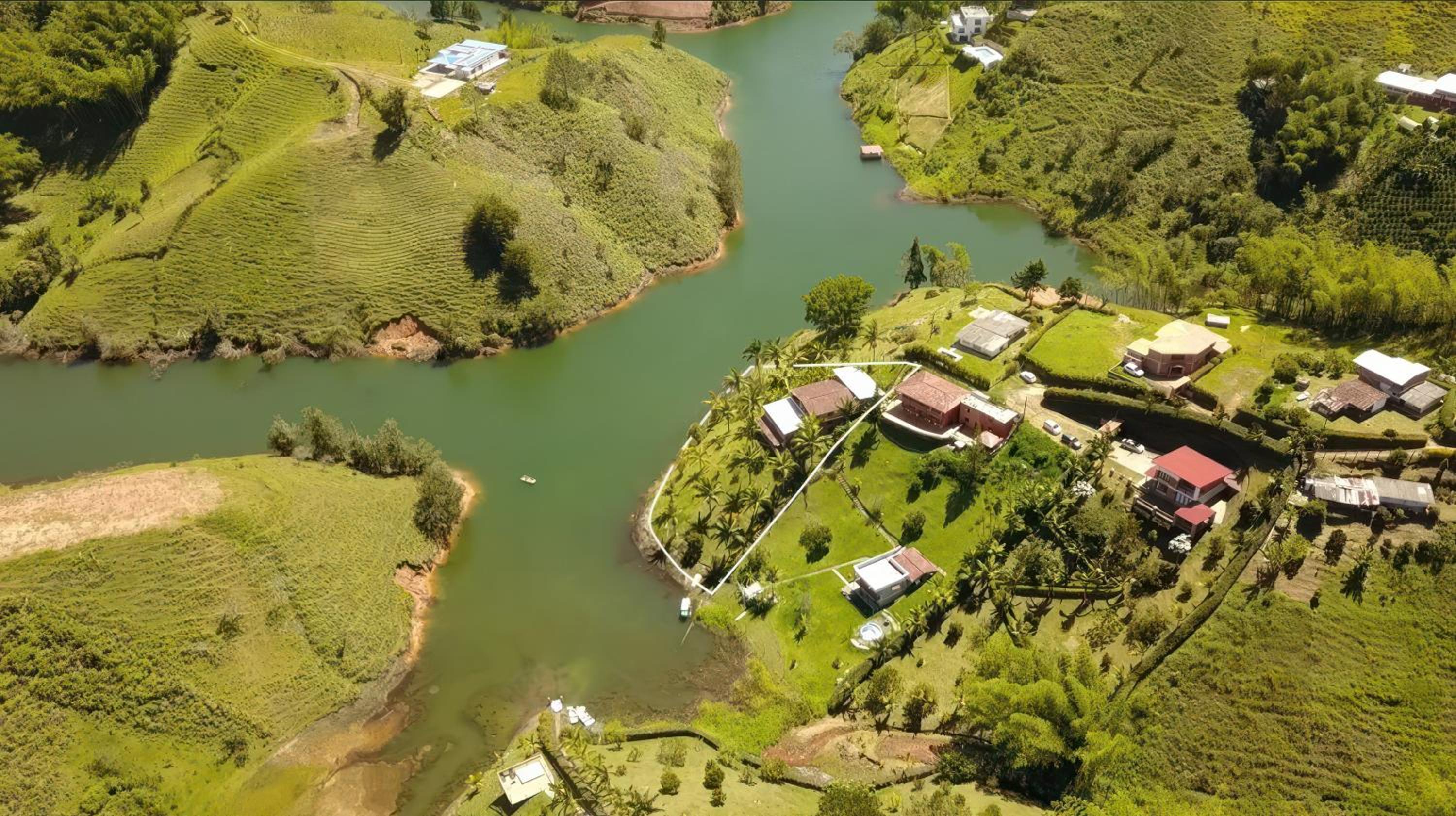 Casa para 12 personas Acceso a la represa y Barbacoa