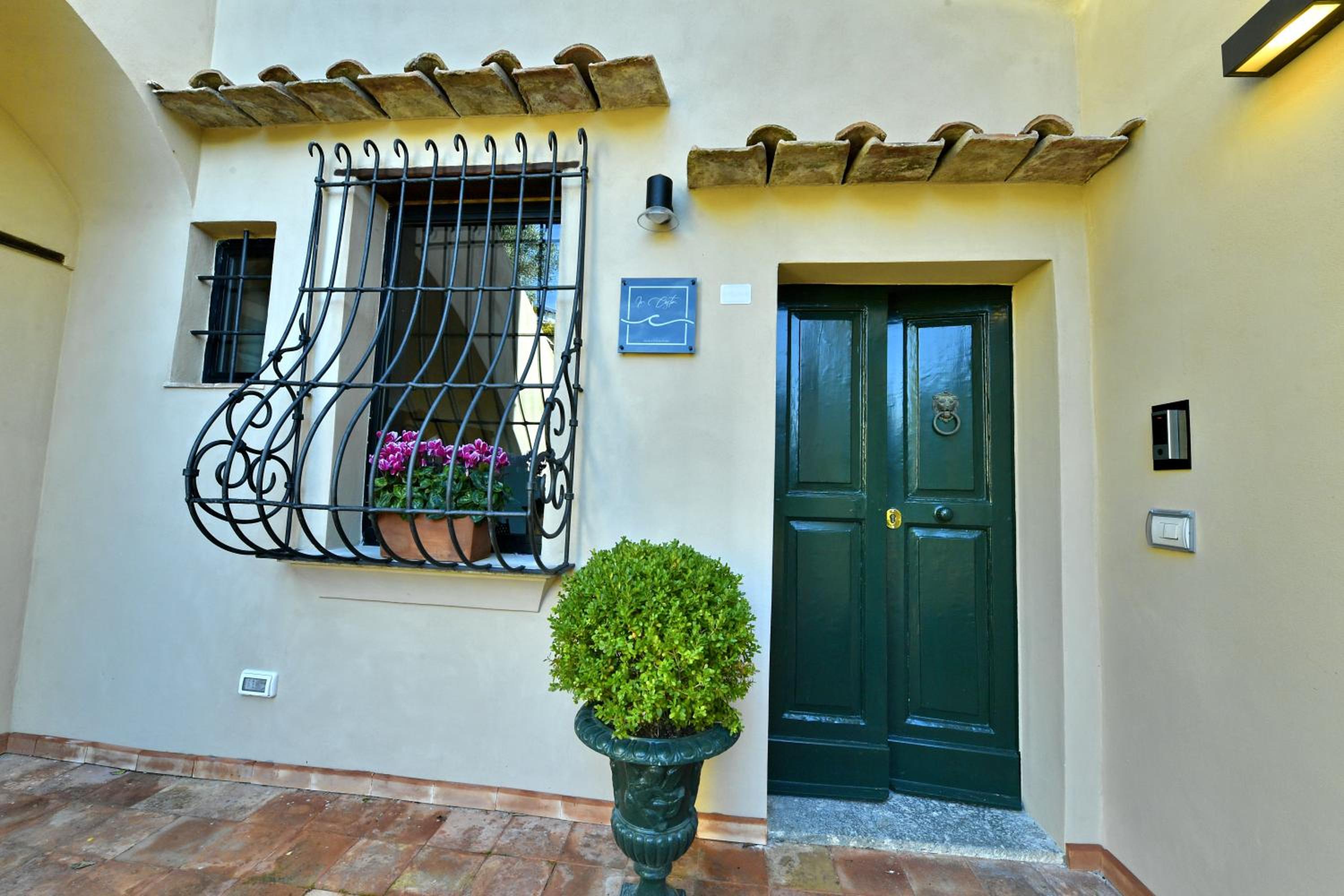 Hotel In Costa Relais & Luxury Suites