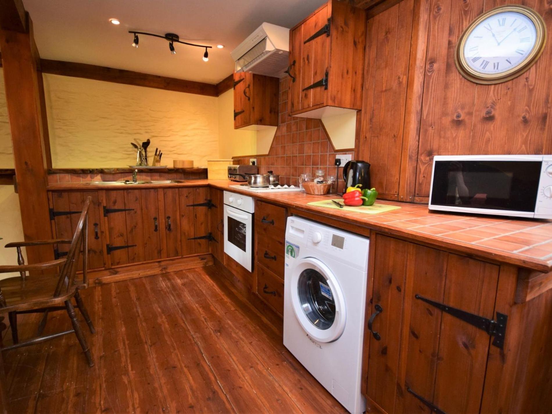 2 Bed in Ilfracombe oc-maltc view 3