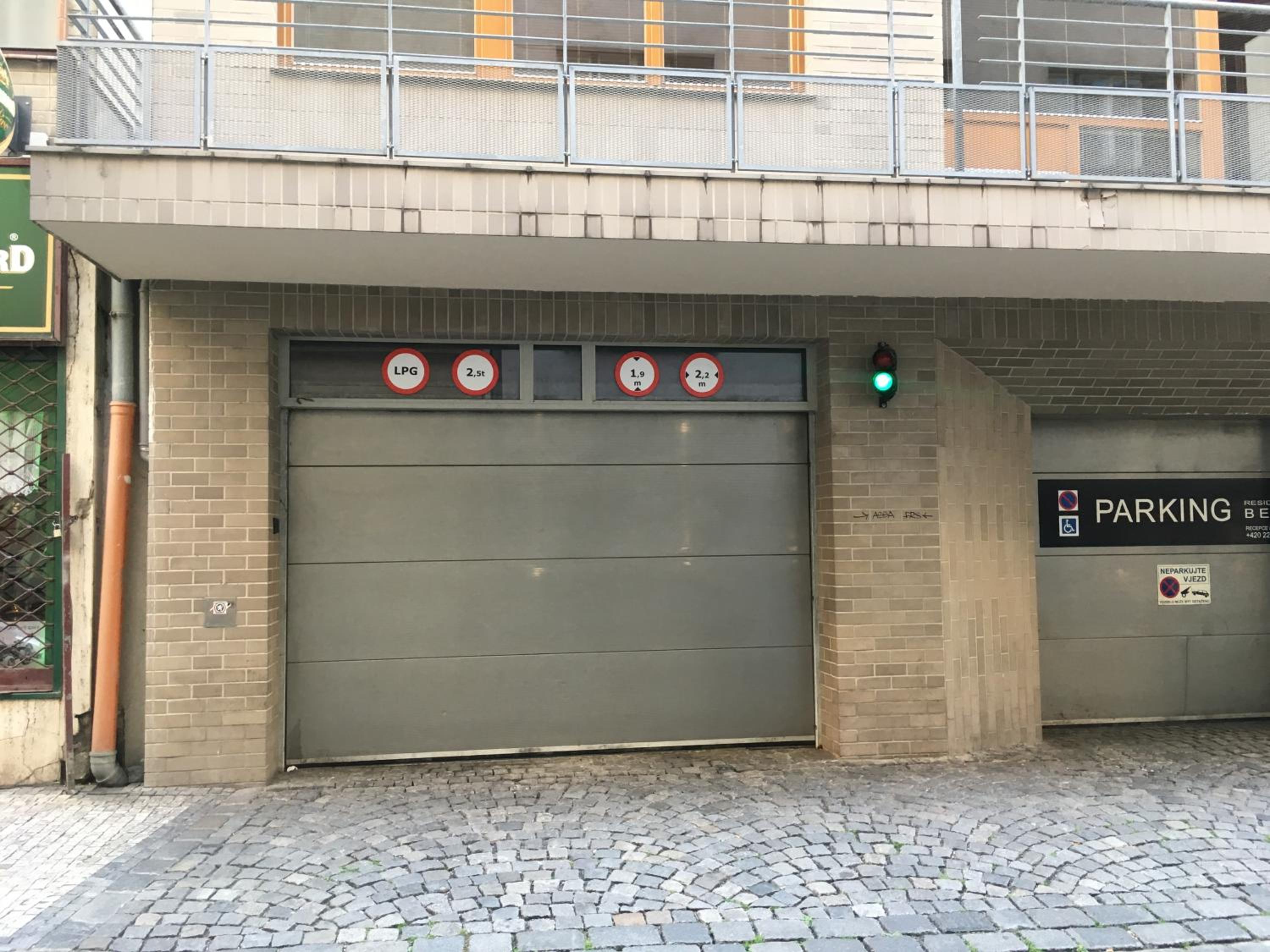LIL Apartment with Tyn Cathedral View, Parking & AC