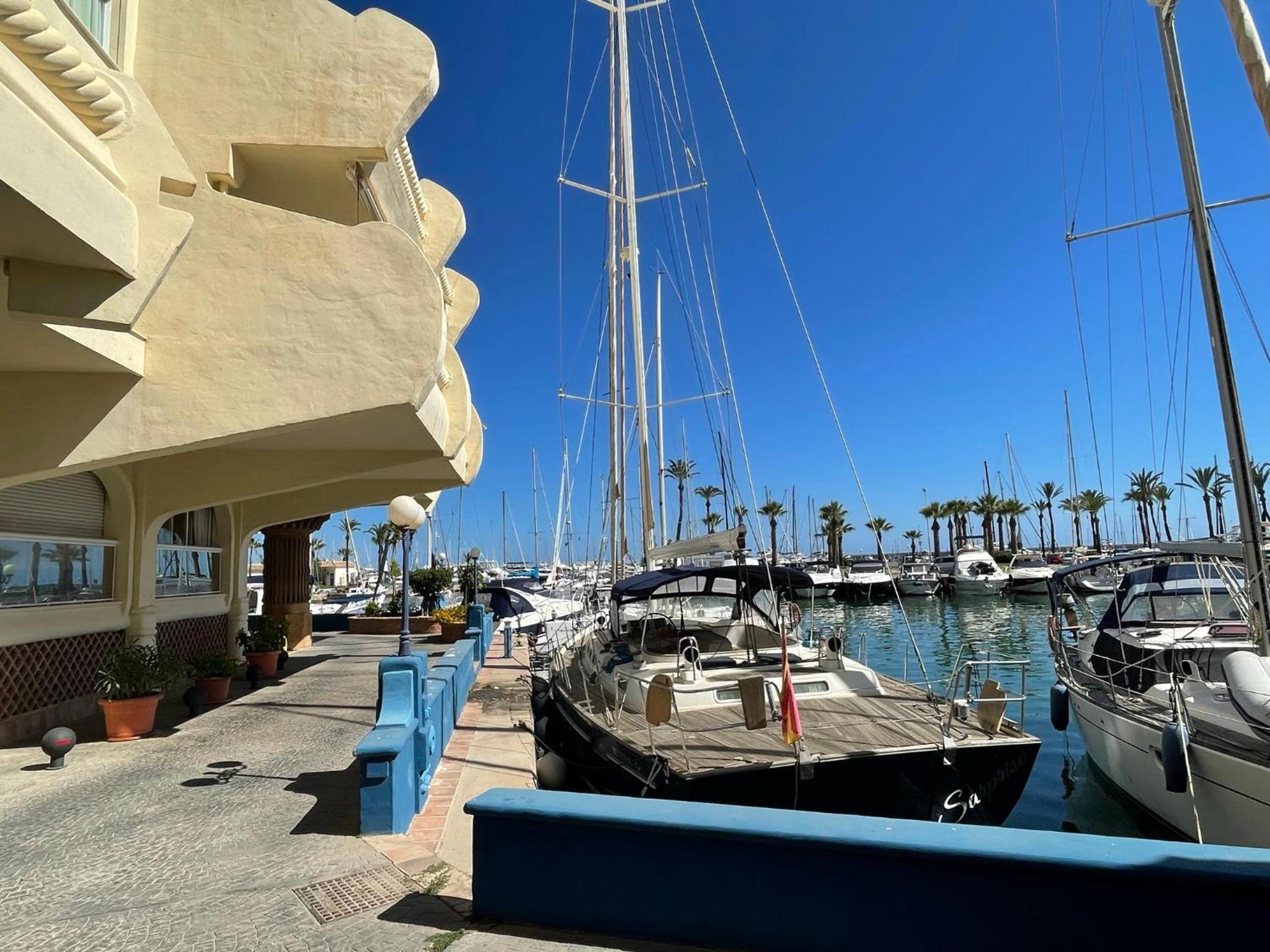 Isla Puerto Marina