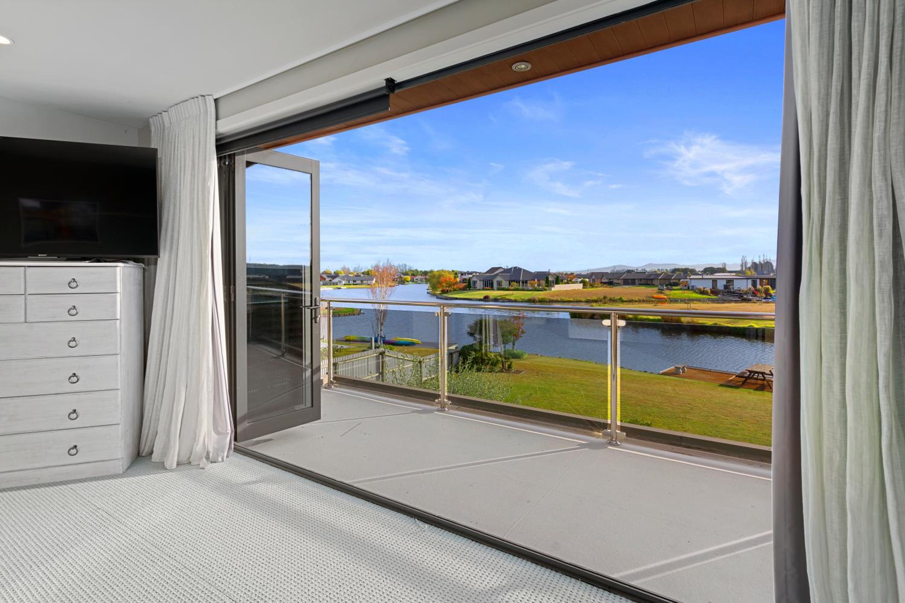 Relax at Lake Hood Luxury Canal Home with Jetty view 4