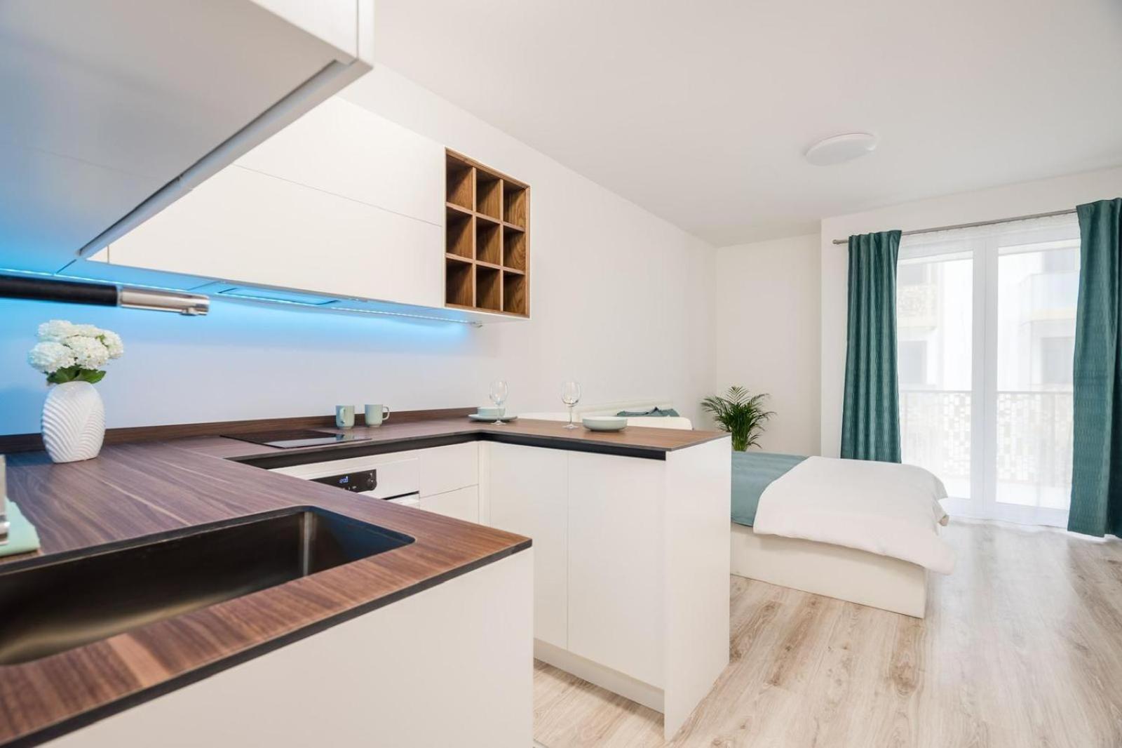 Comfort Court Apartment - Free parking, AC view 4
