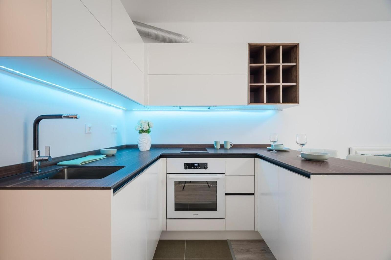 Comfort Court Apartment - Free parking, AC view 5