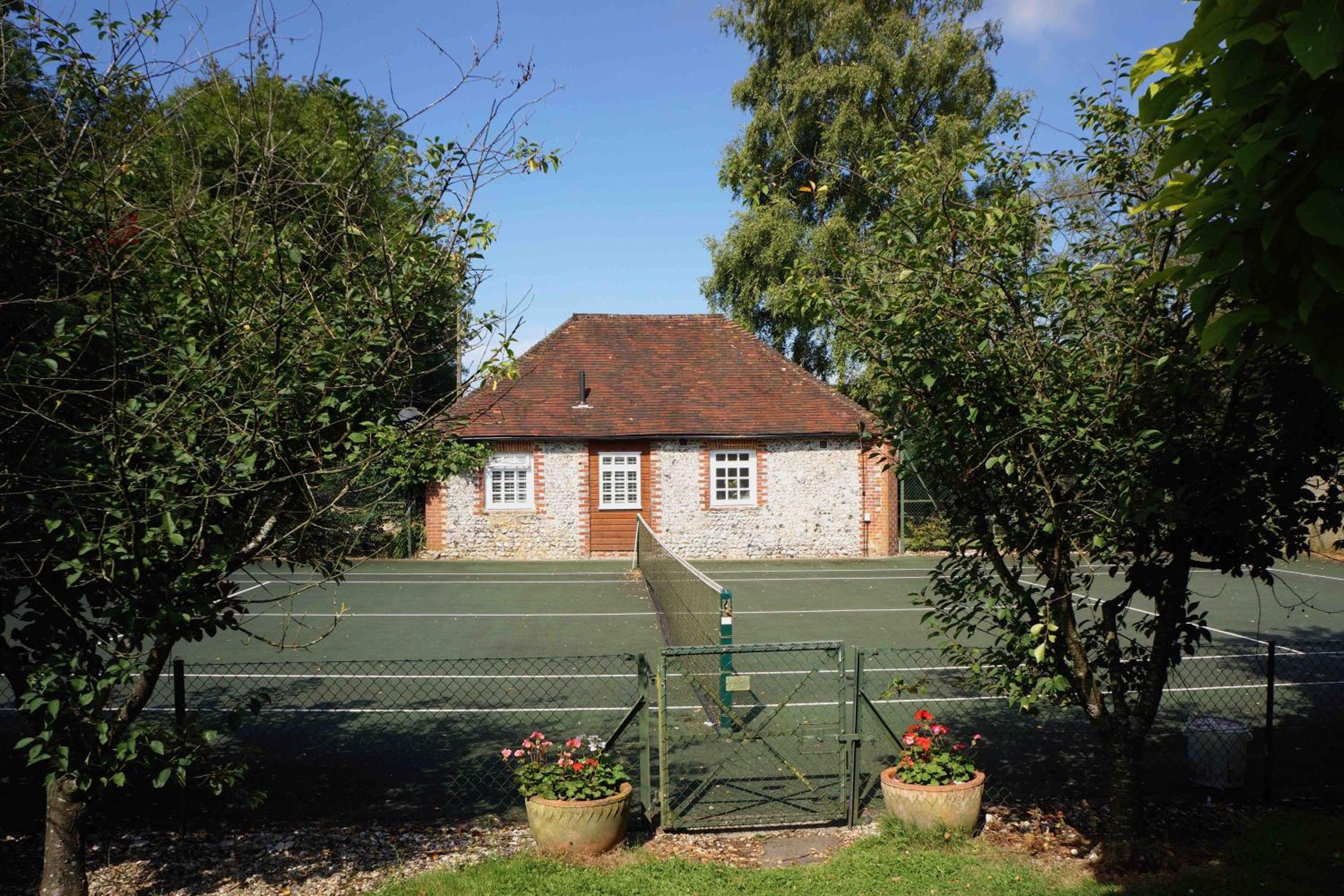 Luxury barn with tennis court in South Downs National Park