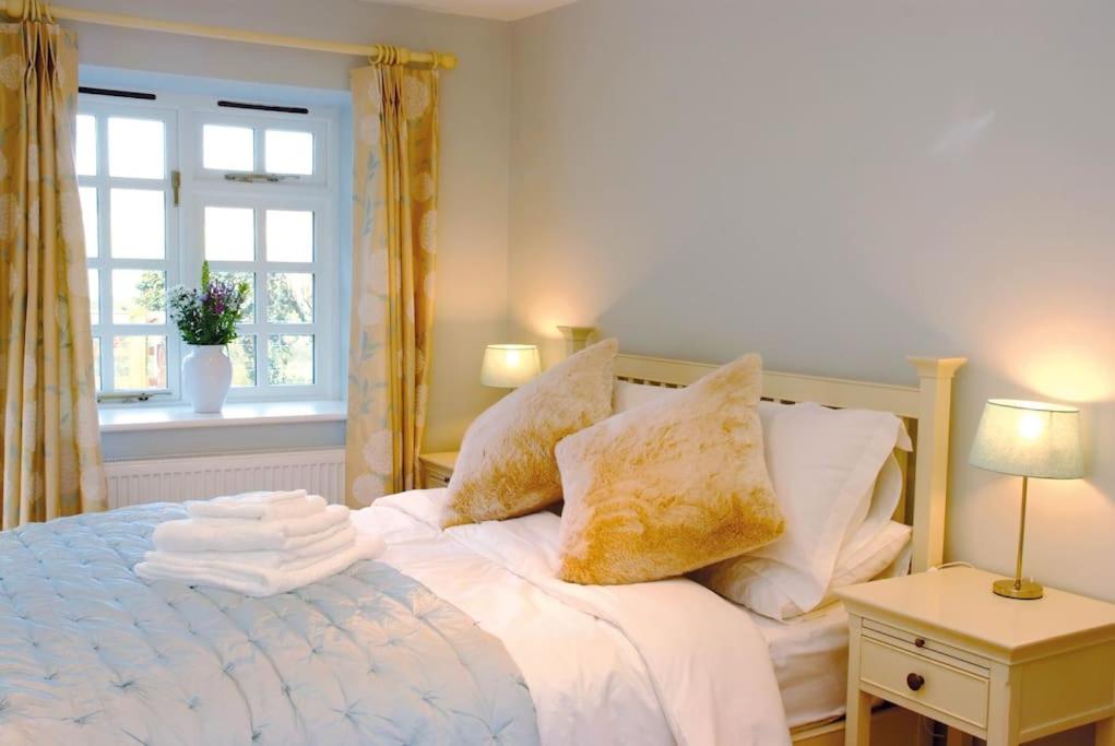 Luxury barn with tennis court in South Downs National Park