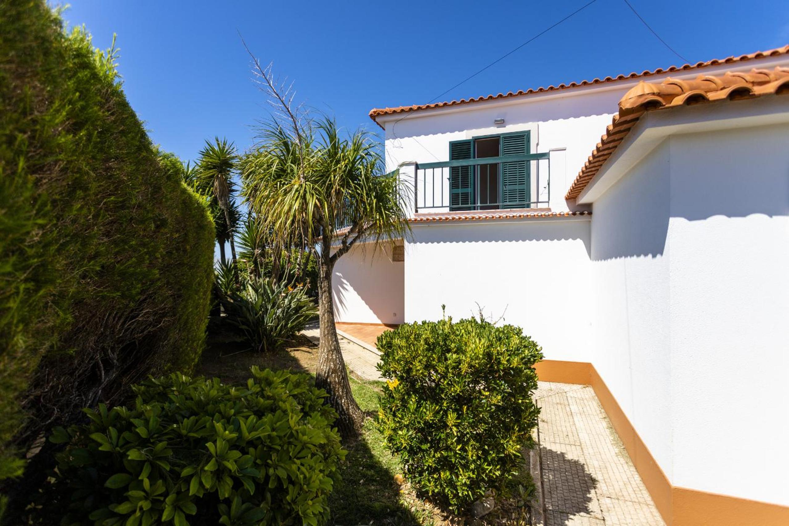 Villa Octopus's Garden by ACasaDasCasas