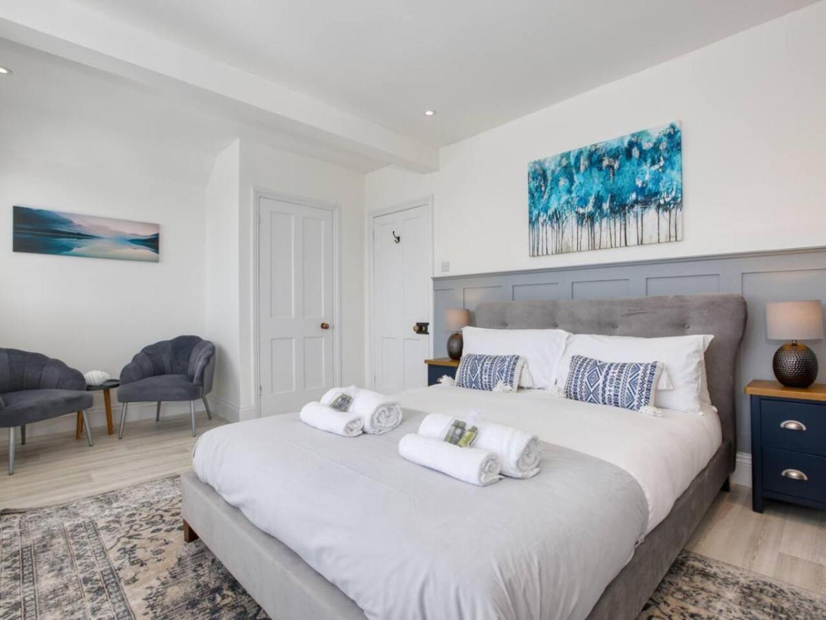 Stunning home in Lyme Regis view 3