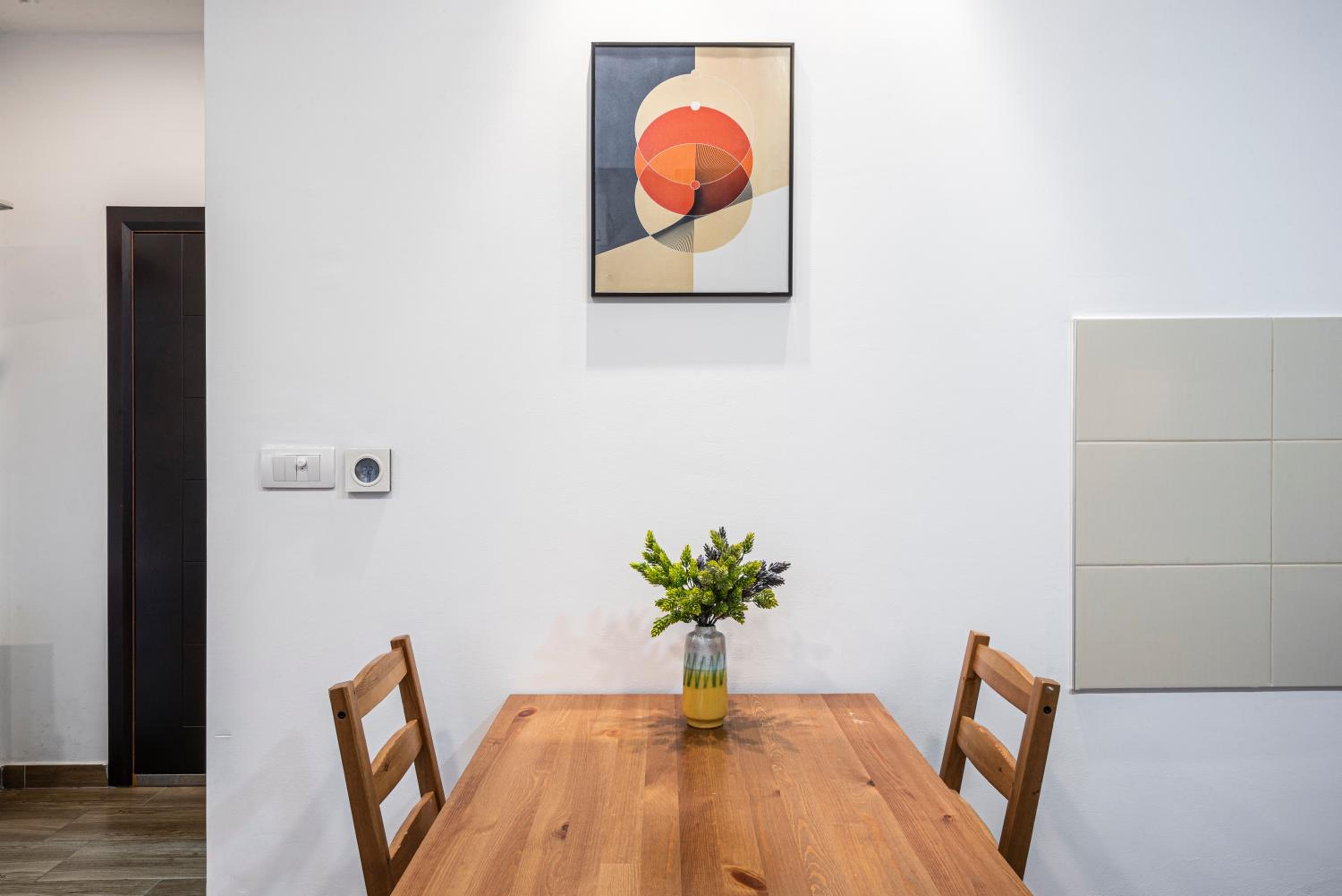 Giallo Modern Studio-Free Private Parking-Fast Wi-Fi view 4