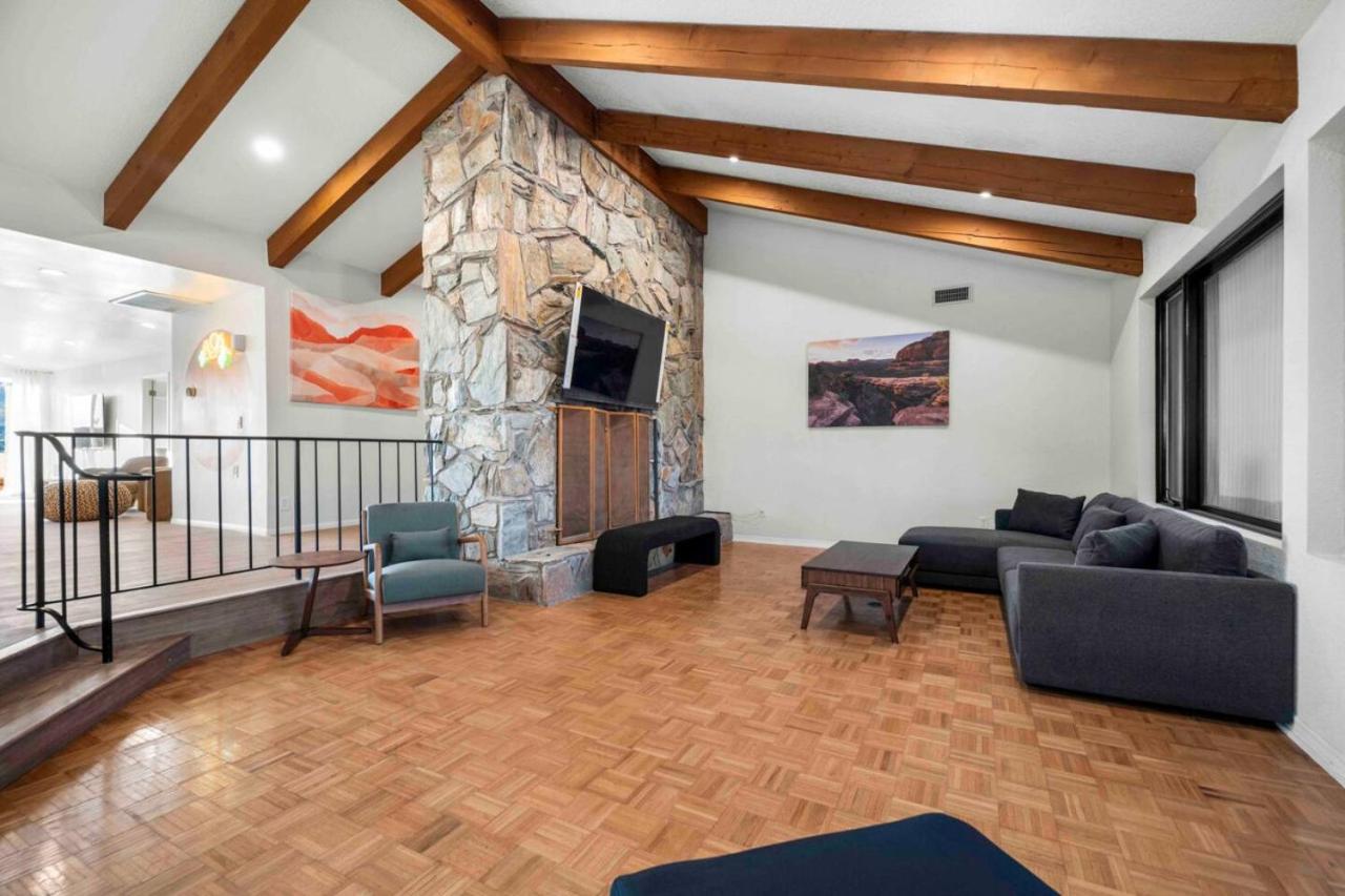 Unrivaled views Large uptown home wIth SwimSpa and Sauna view 4