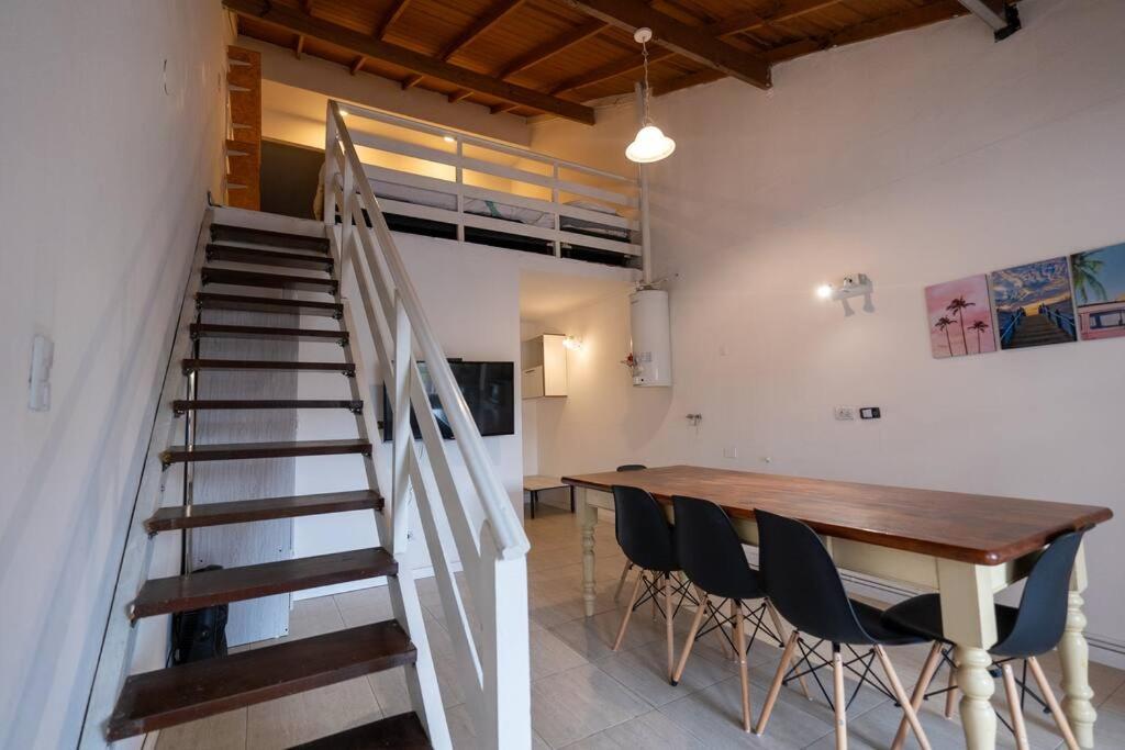 Amplio duplex con vista a calle