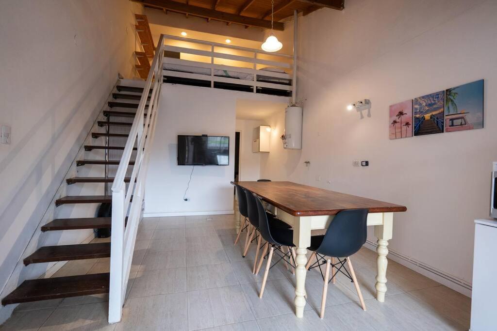 Amplio duplex con vista a calle