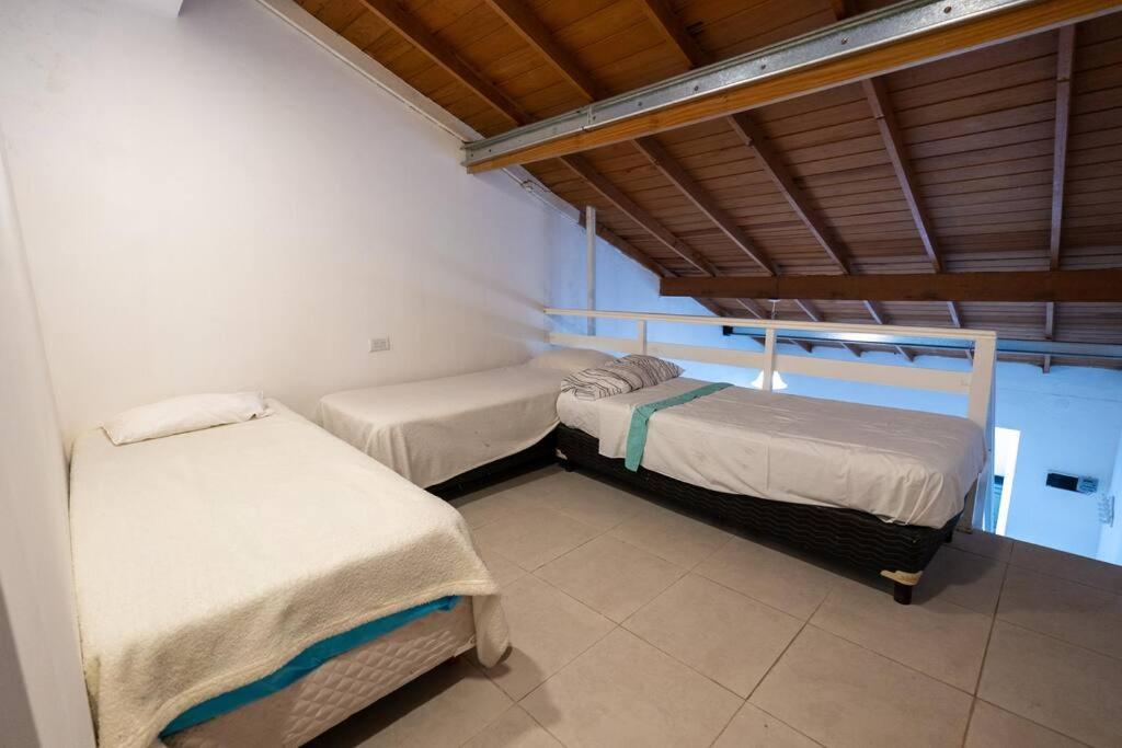 Amplio duplex con vista a calle