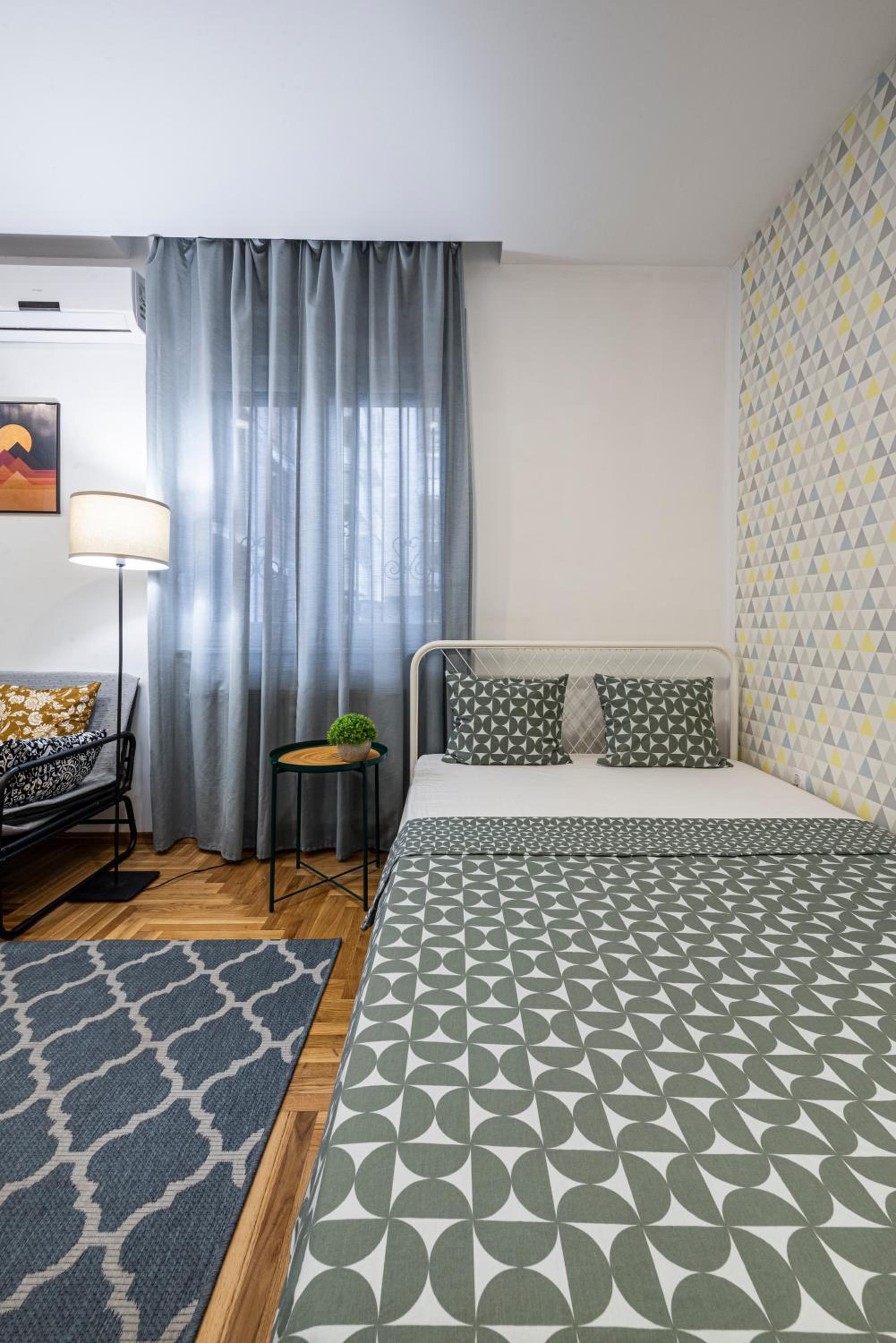 Giallo Modern Studio-Free Private Parking-Fast Wi-Fi view 2
